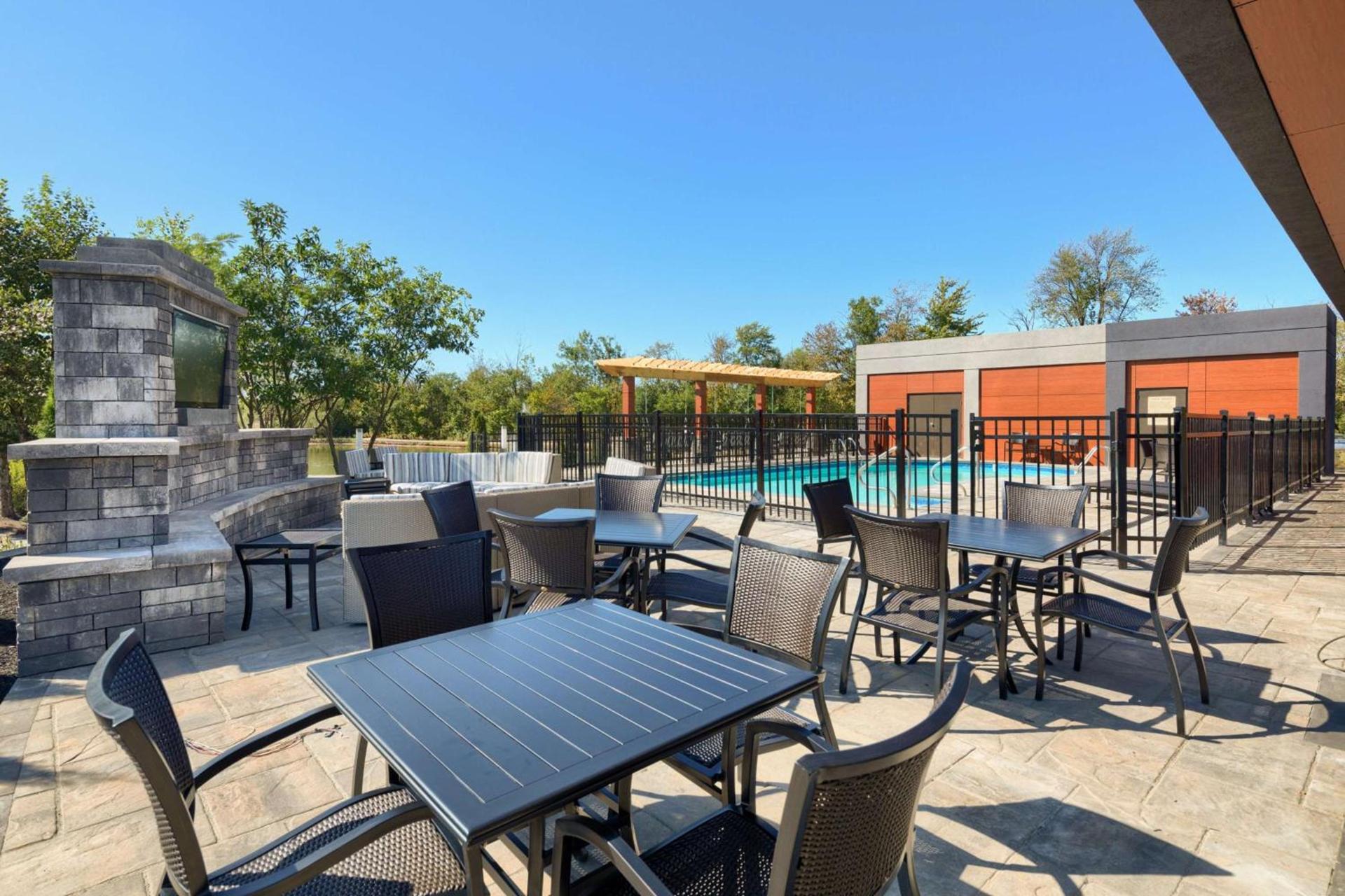 Hampton Inn Louisville Northeast photo 2