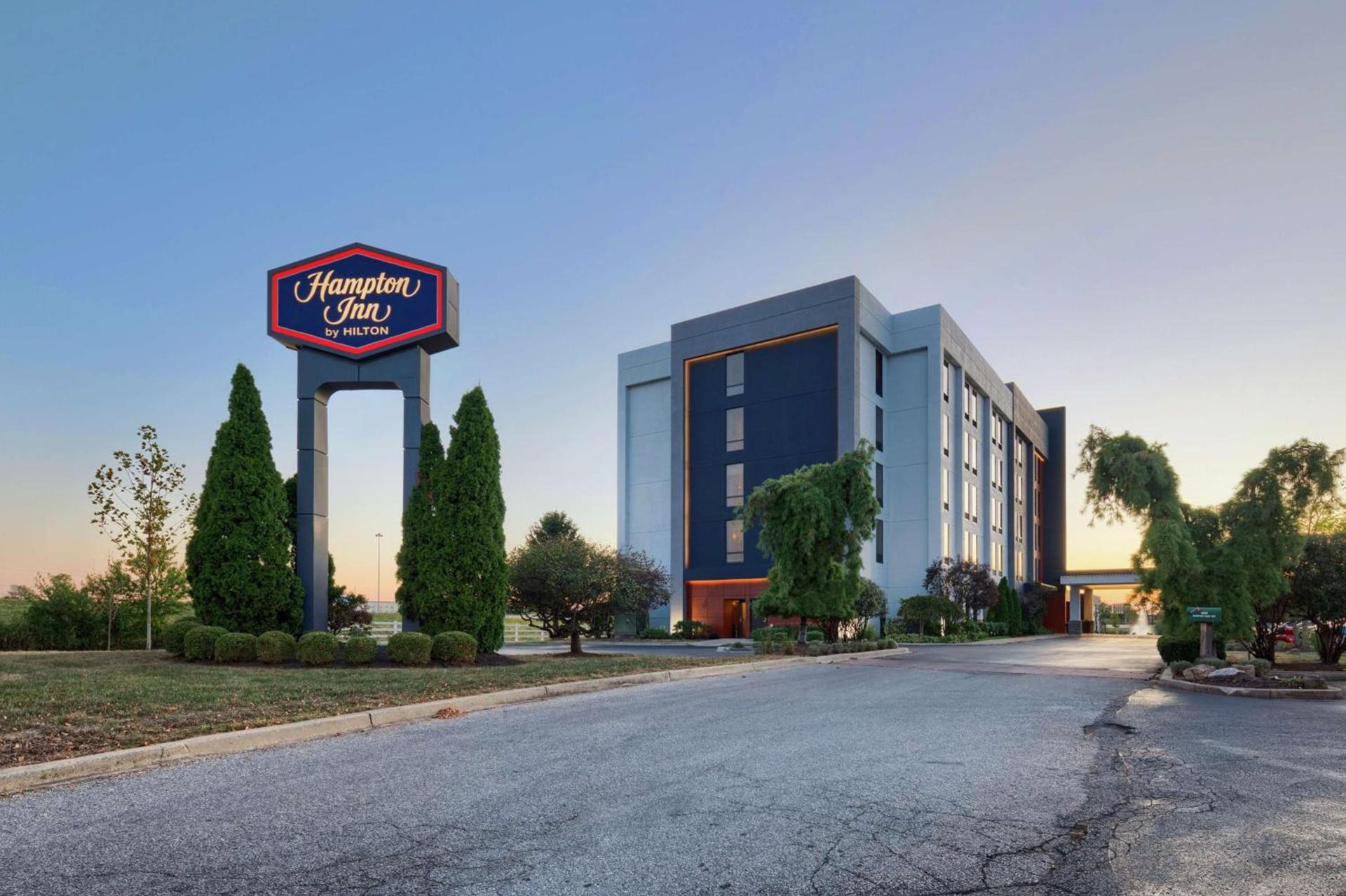 Hampton Inn Louisville Northeast photo 5
