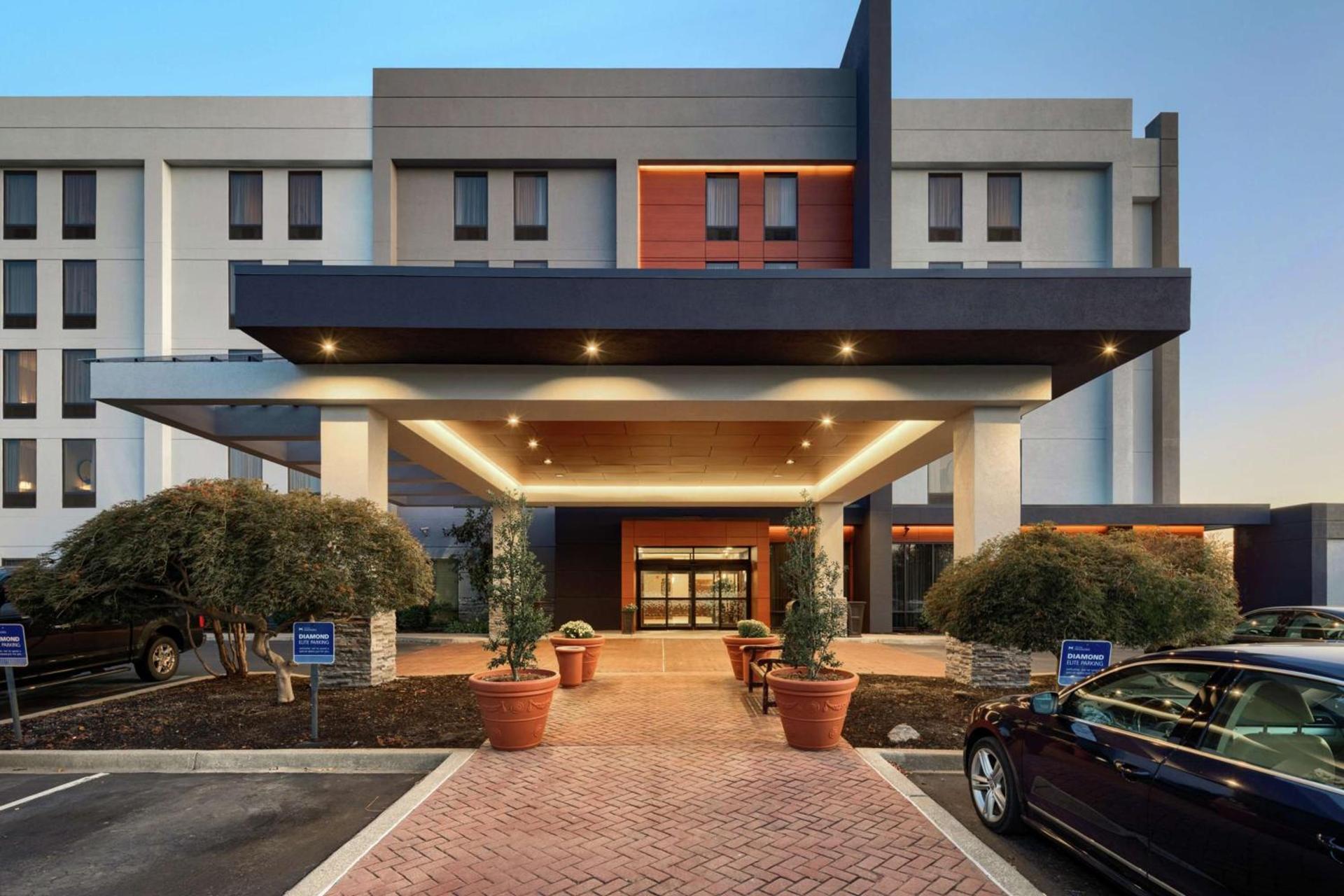Hampton Inn Louisville Northeast photo 8