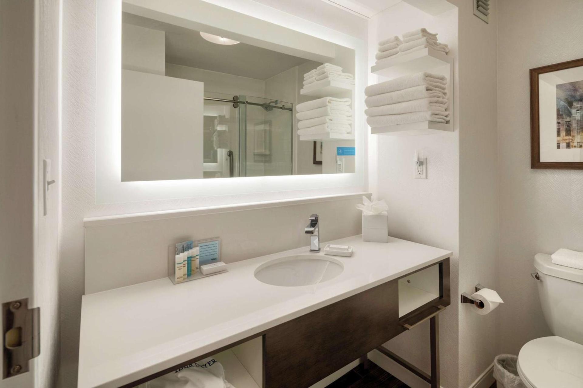 Hampton Inn Louisville Northeast photo 22