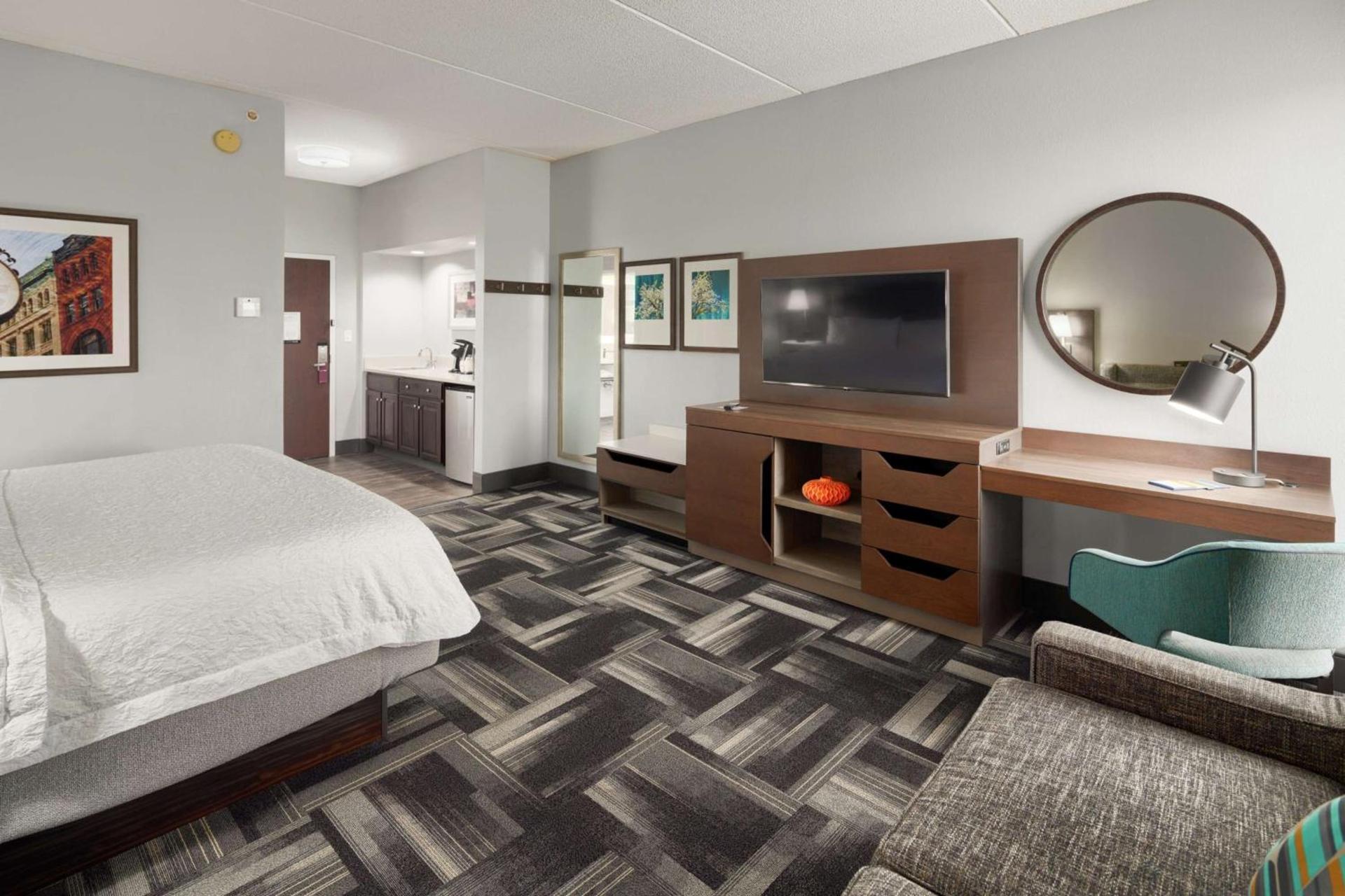 Hampton Inn Louisville Northeast photo 21