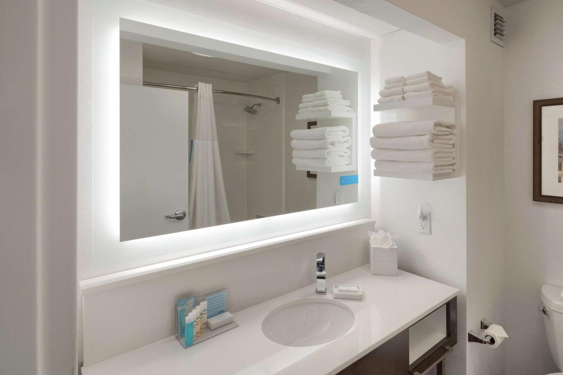 Hampton Inn Louisville Northeast photo 31
