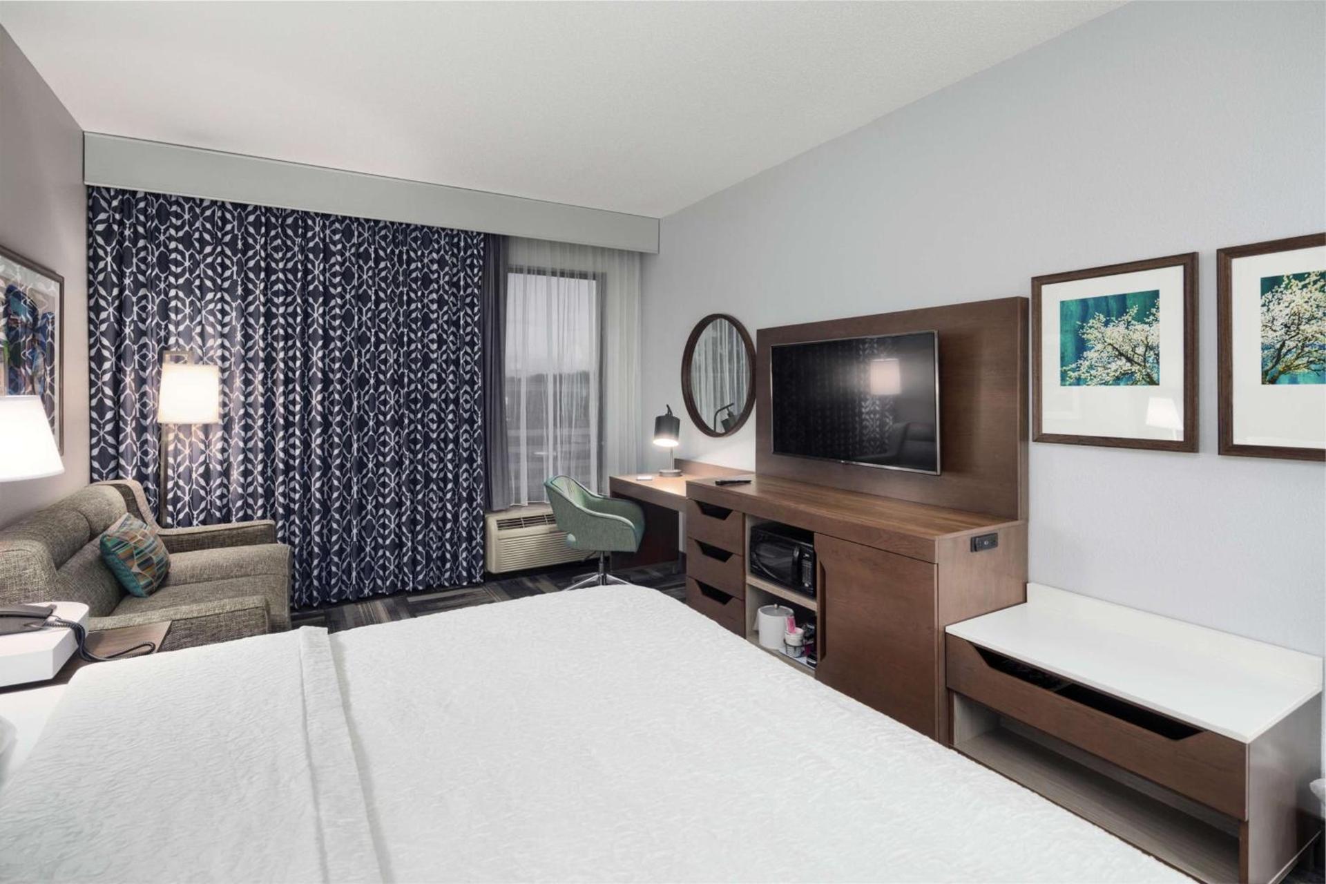 Hampton Inn Louisville Northeast photo 32