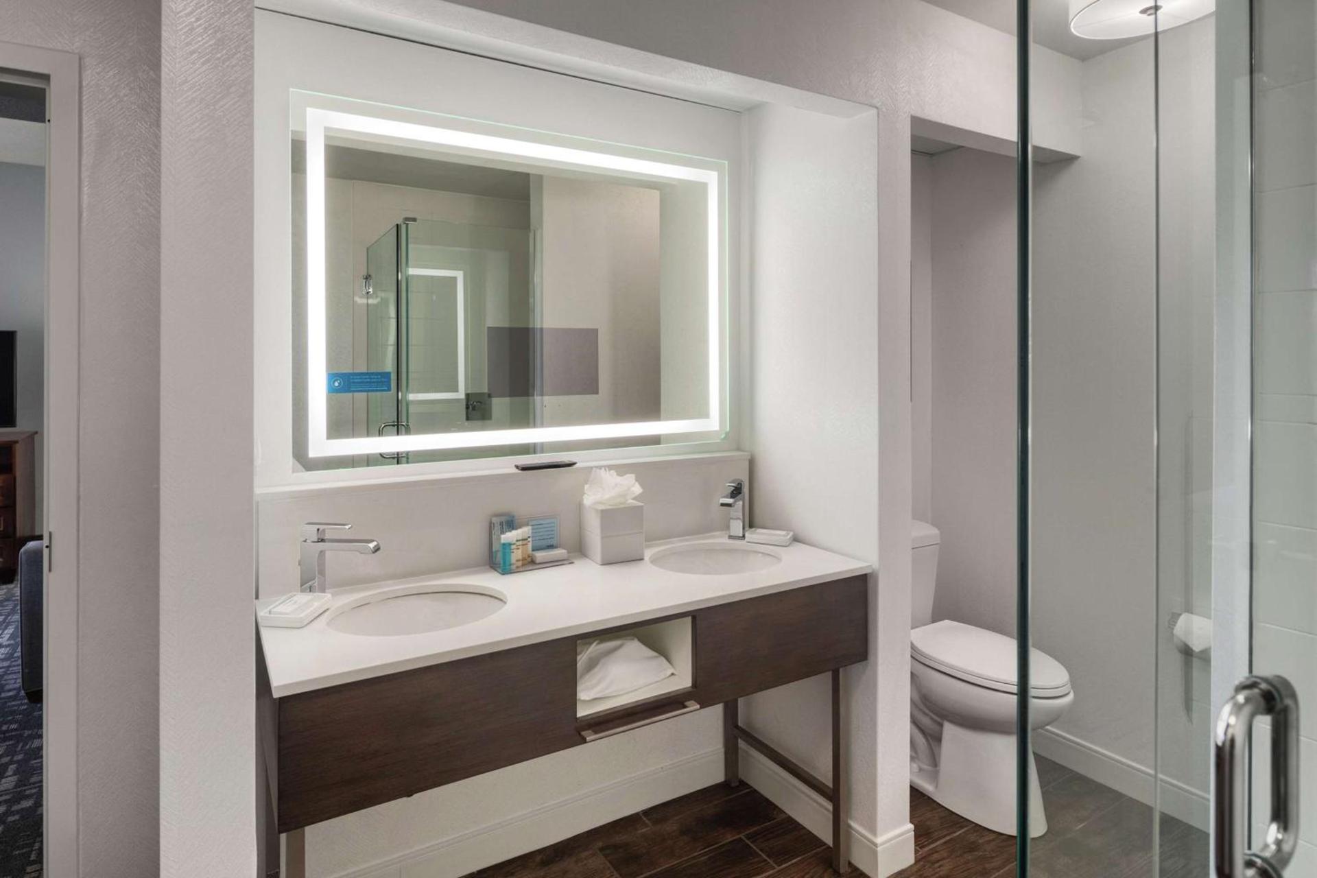 Hampton Inn Louisville Northeast photo 34