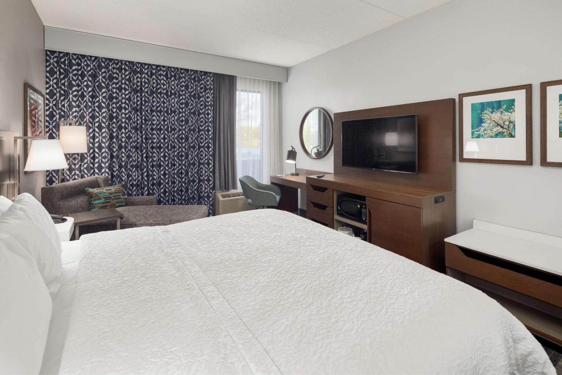 Hampton Inn Louisville Northeast photo 35