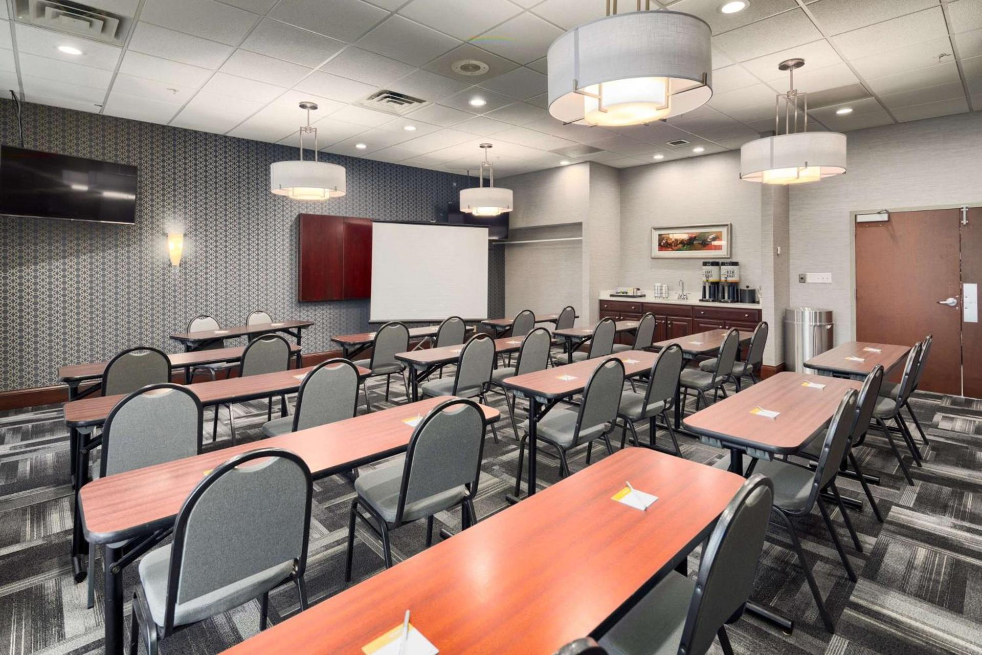 Hampton Inn Louisville Northeast photo 39