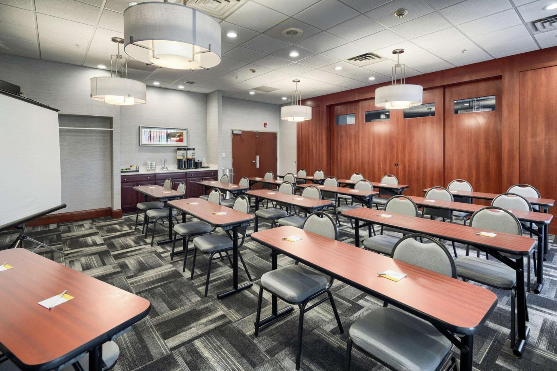 Hampton Inn Louisville Northeast photo 40