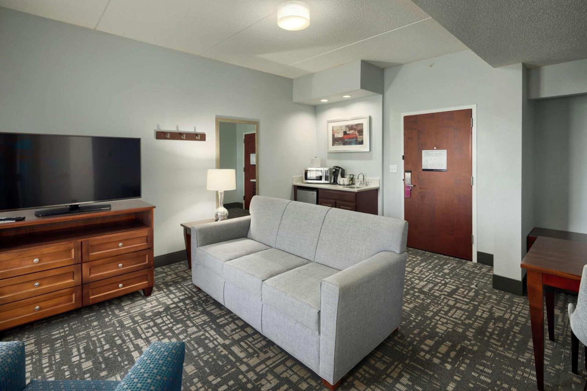 Hampton Inn Louisville Northeast photo 42