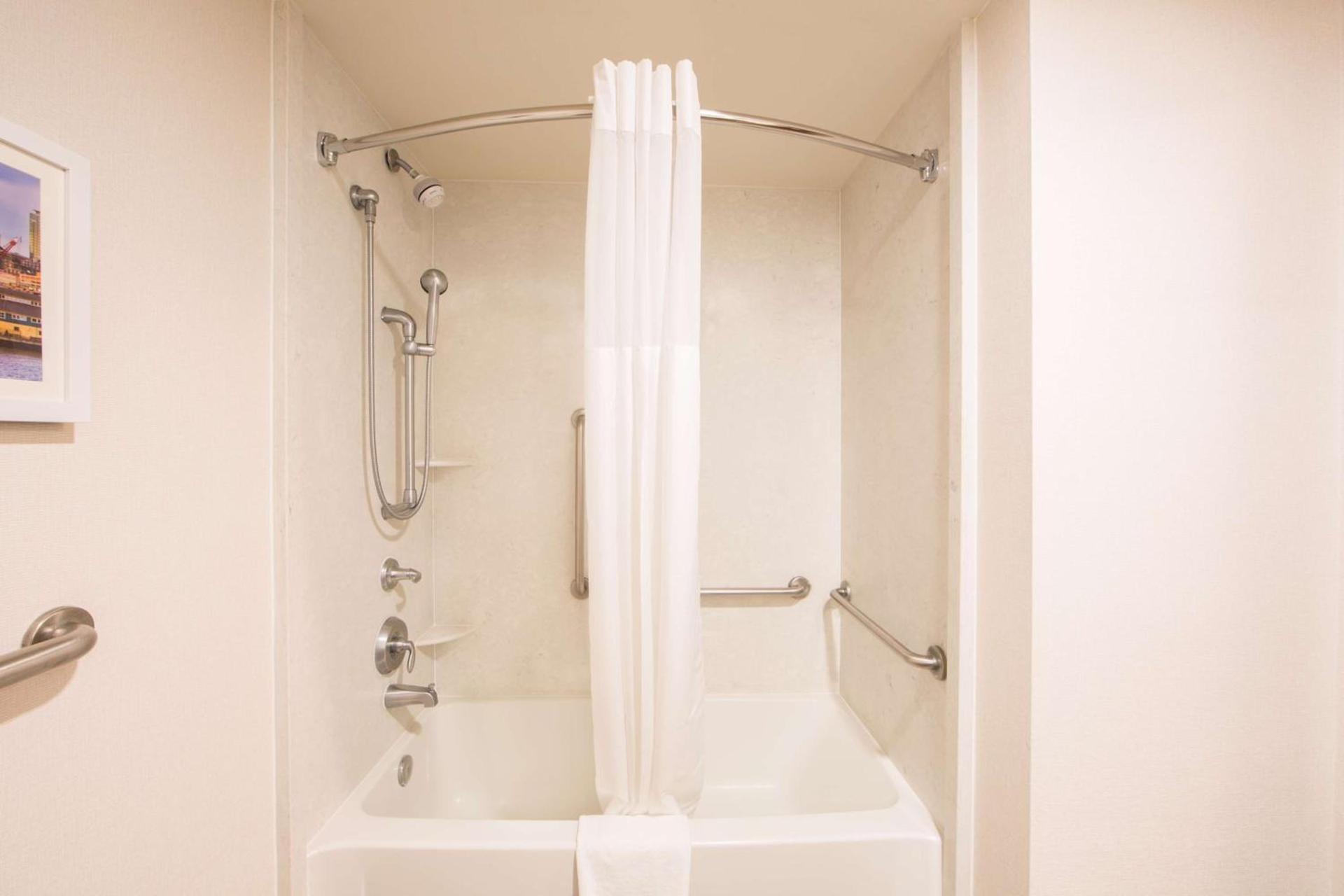 Hampton Inn & Suites Seattle-Downtown photo 18