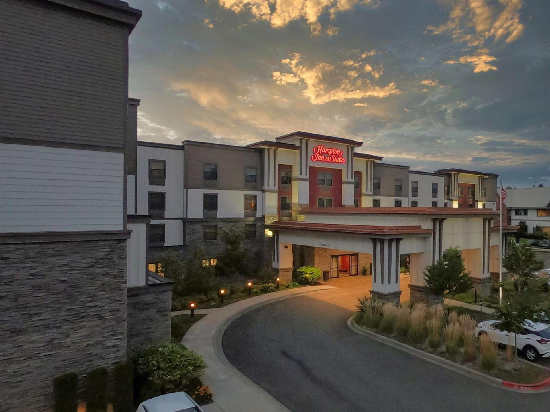 Hampton Inn & Suites DuPont — hotel in DuPont