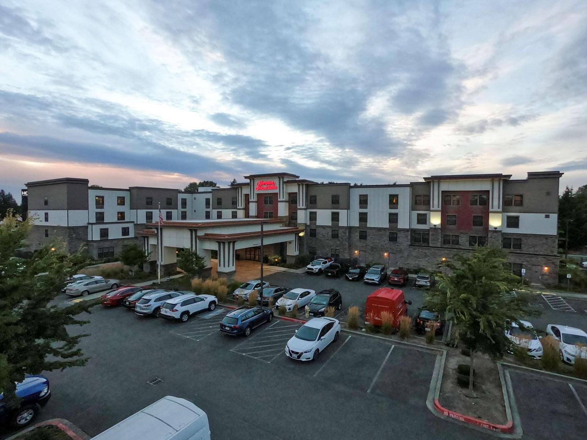 Hampton Inn & Suites DuPont photo 2