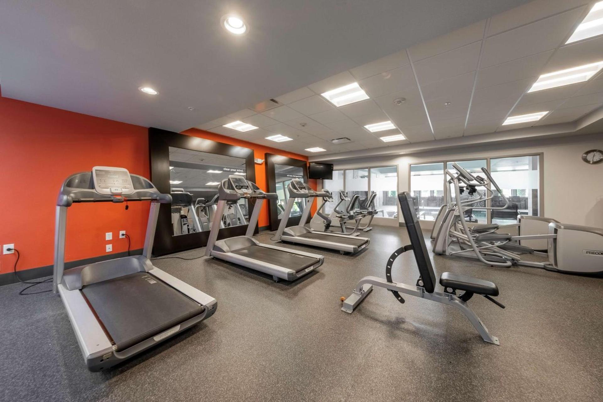 Hampton Inn & Suites DuPont photo 15
