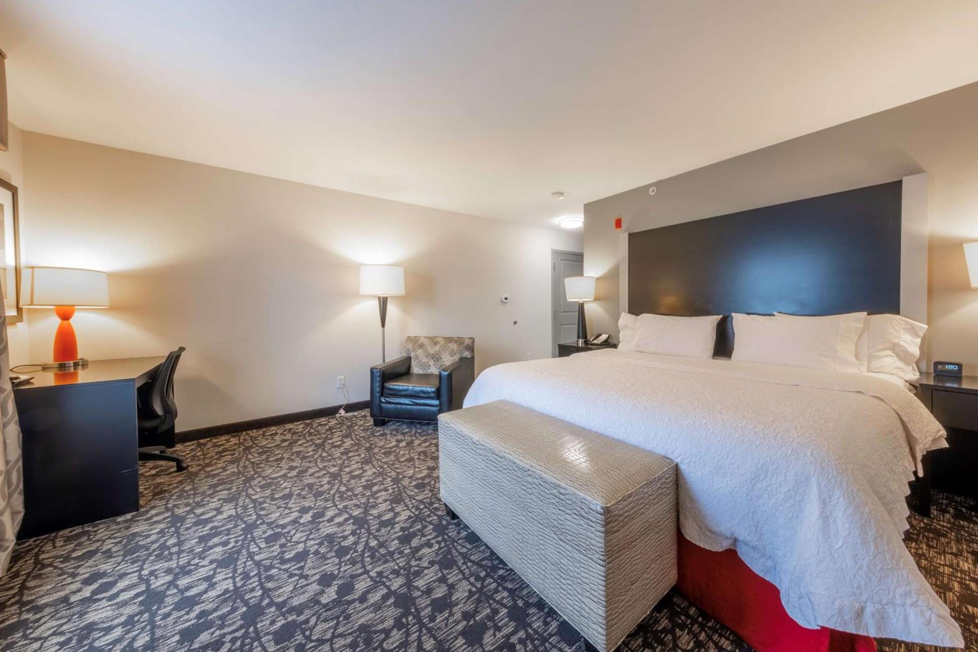 Hampton Inn & Suites DuPont photo 19