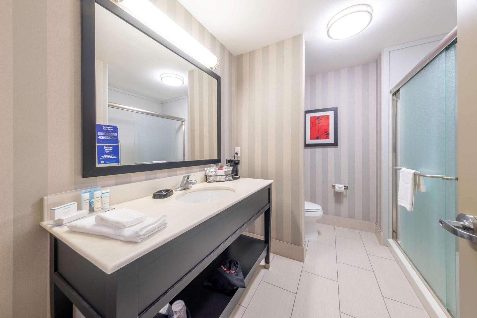 Hampton Inn & Suites DuPont photo 20