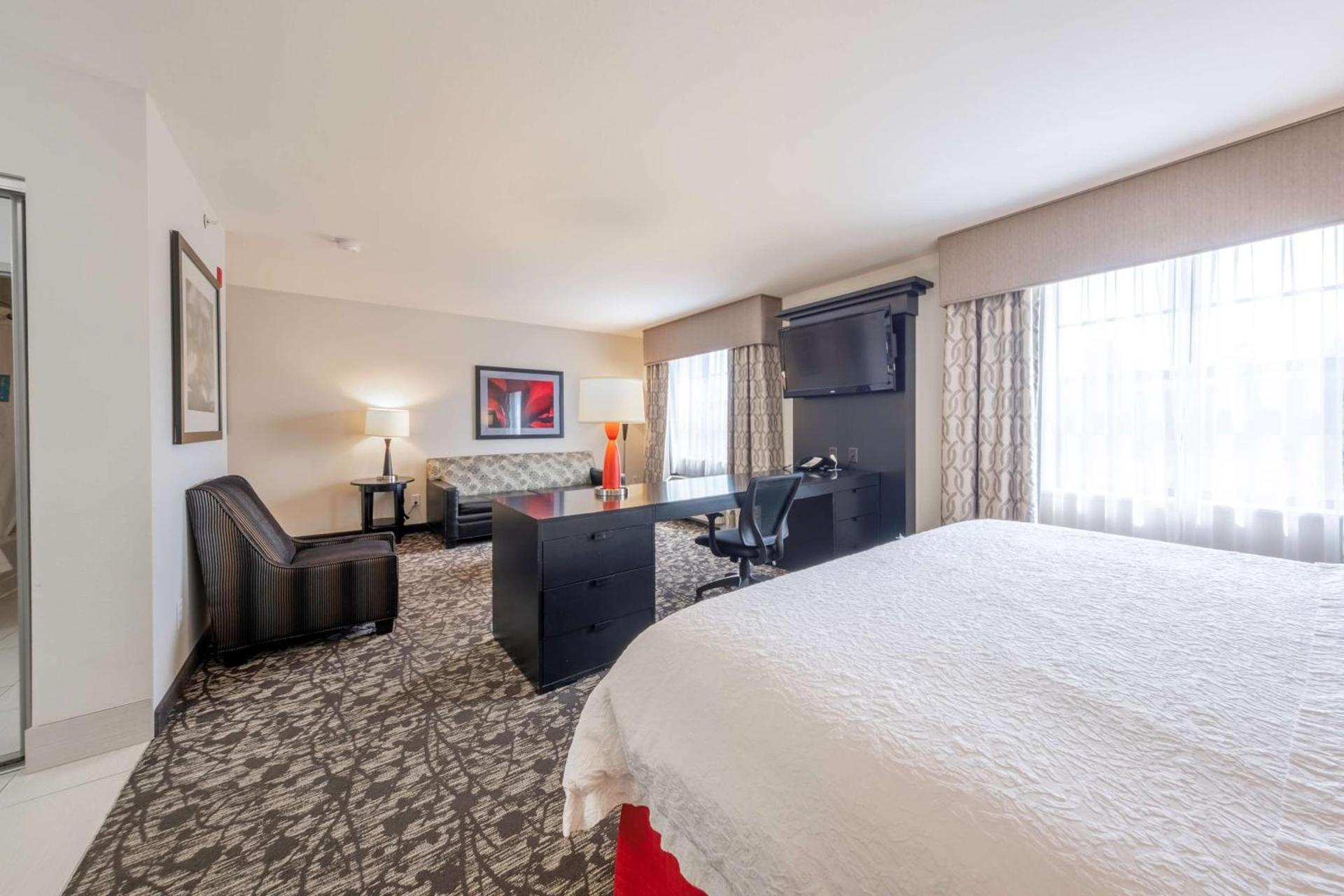 Hampton Inn & Suites DuPont photo 27