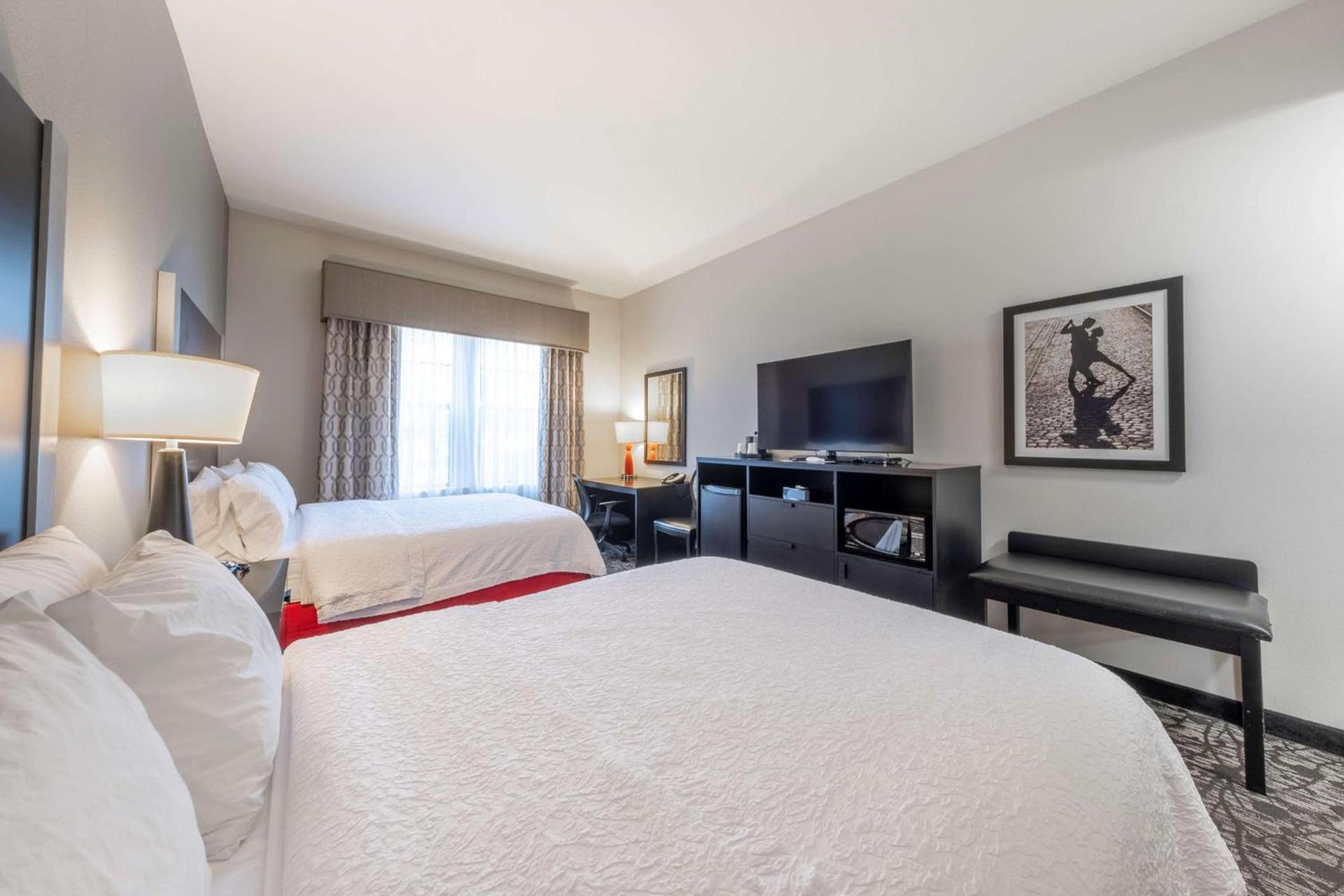 Hampton Inn & Suites DuPont photo 30