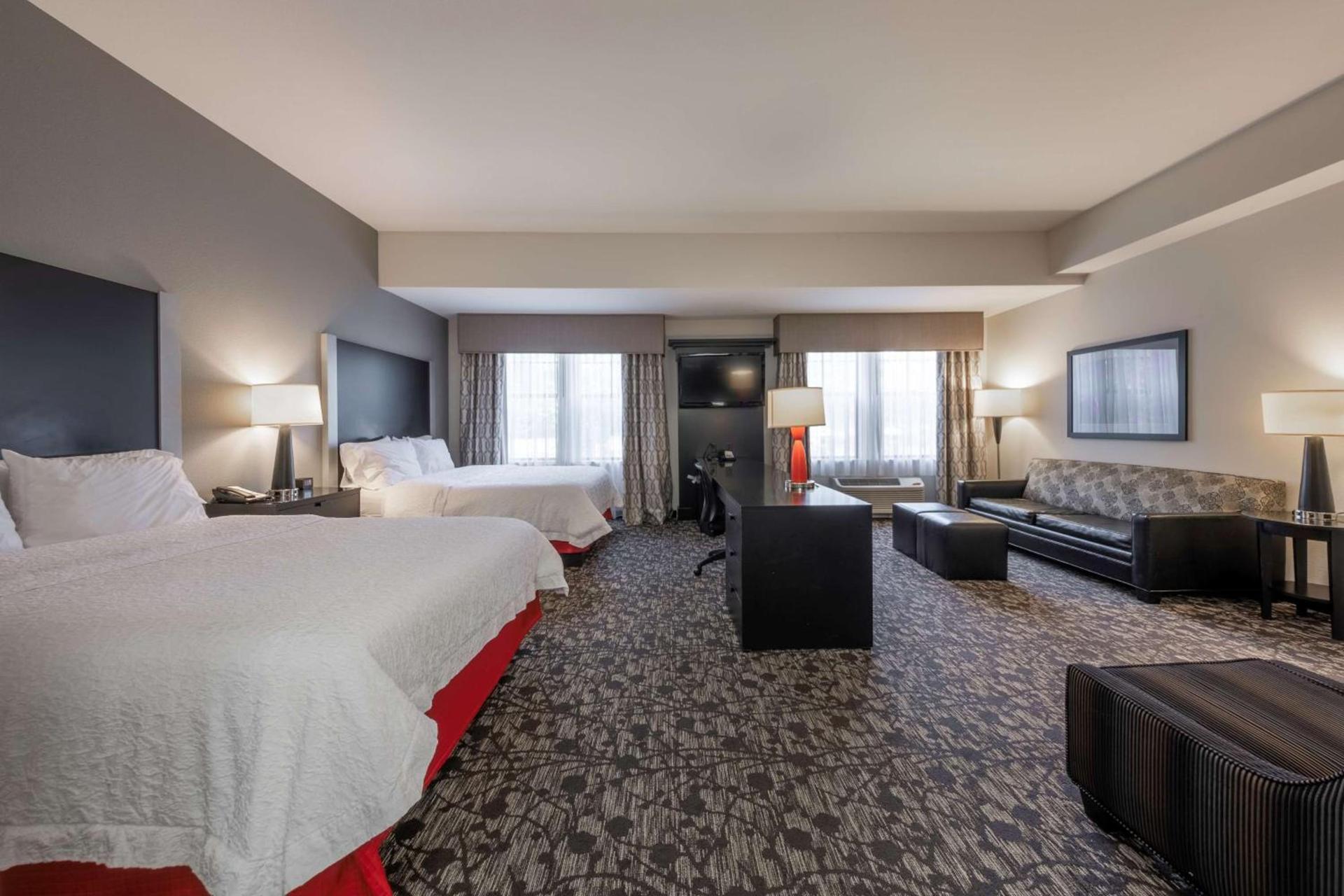 Hampton Inn & Suites DuPont photo 32