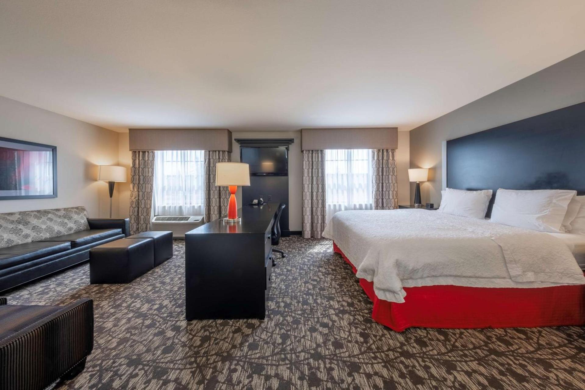 Hampton Inn & Suites DuPont photo 33