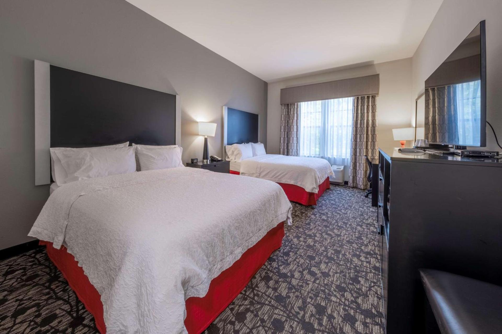 Hampton Inn & Suites DuPont photo 37