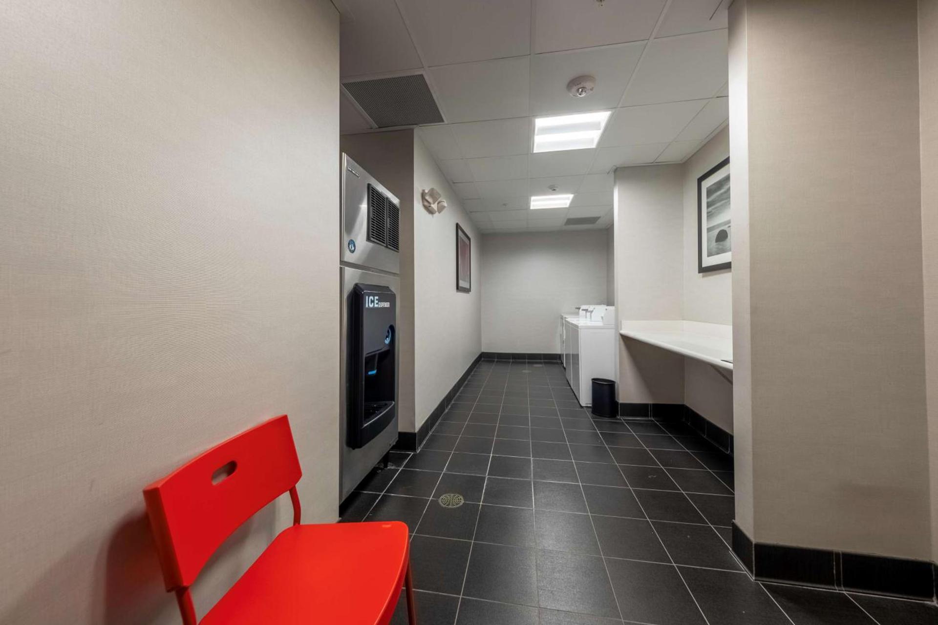 Hampton Inn & Suites DuPont photo 42