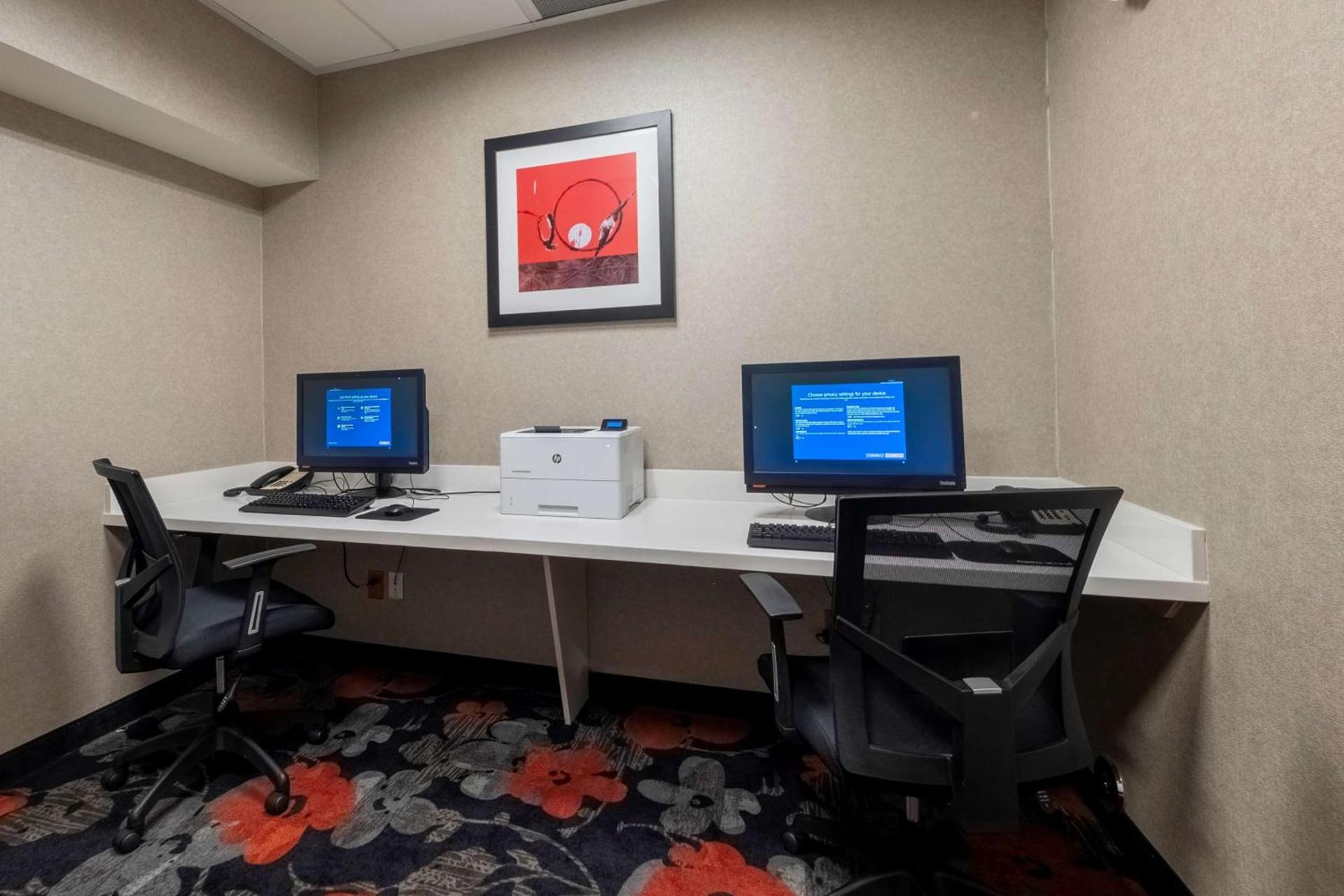 Hampton Inn & Suites DuPont photo 43