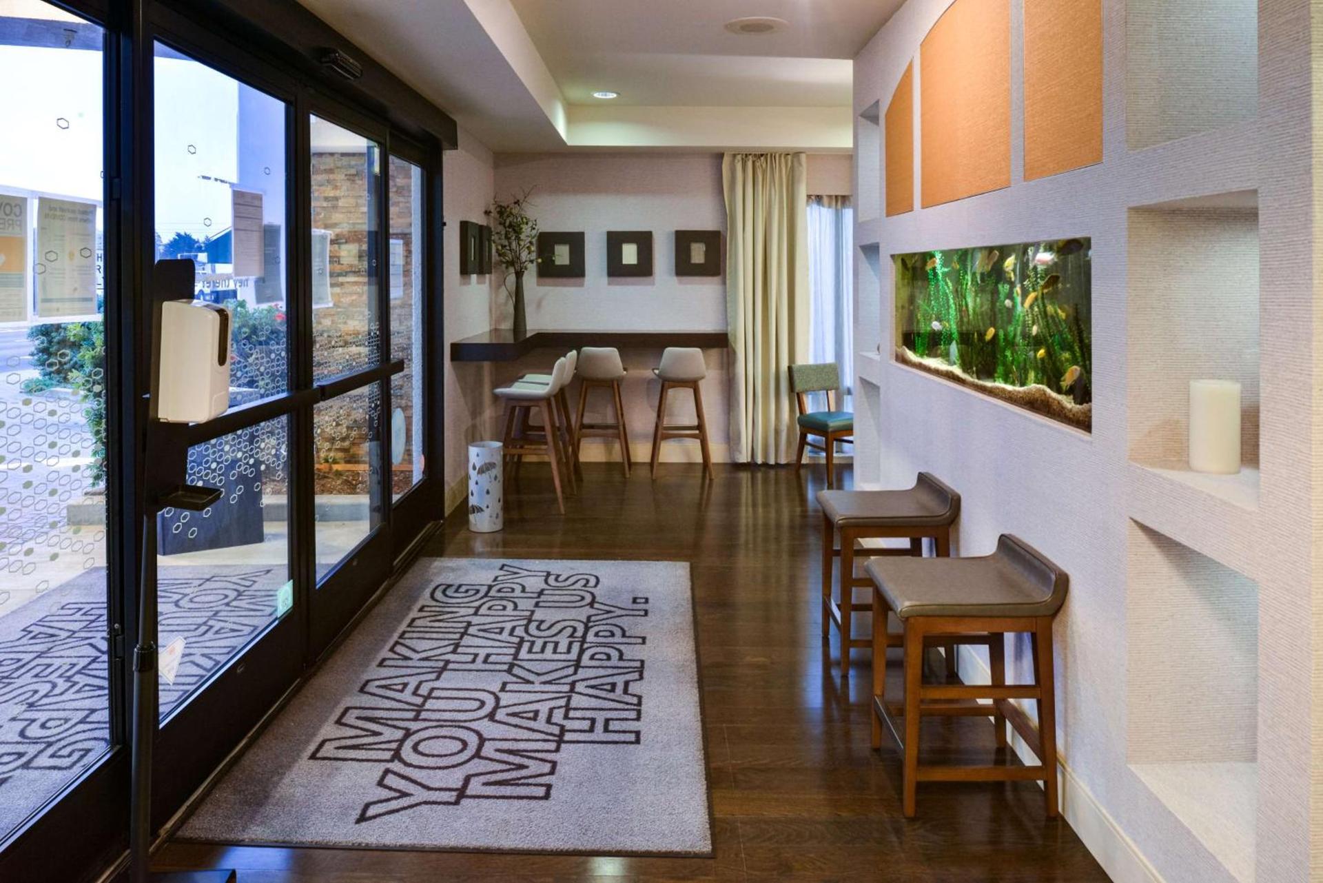 Hampton Inn San Francisco - Daly City photo 2