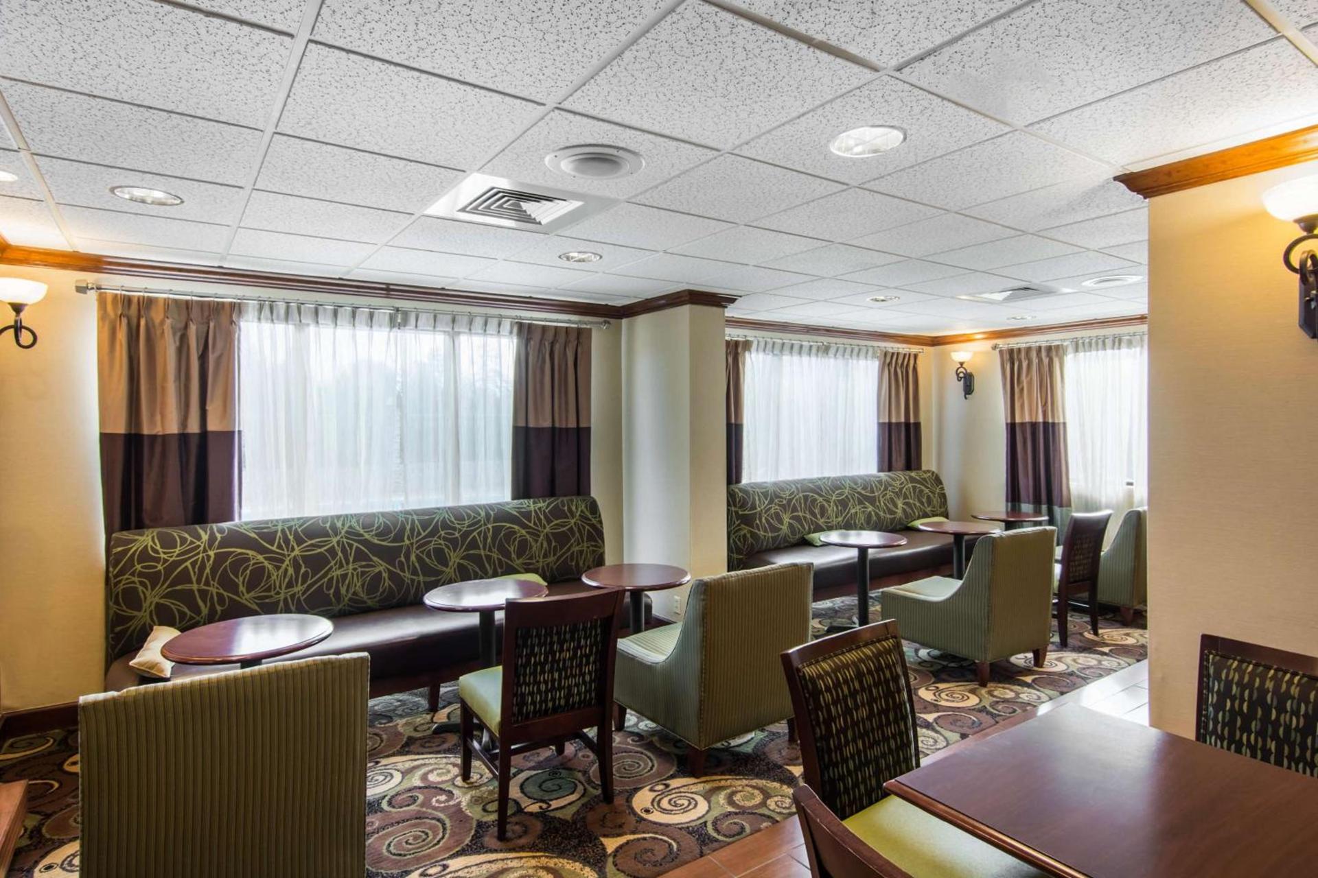 Hampton Inn South Hill photo 9