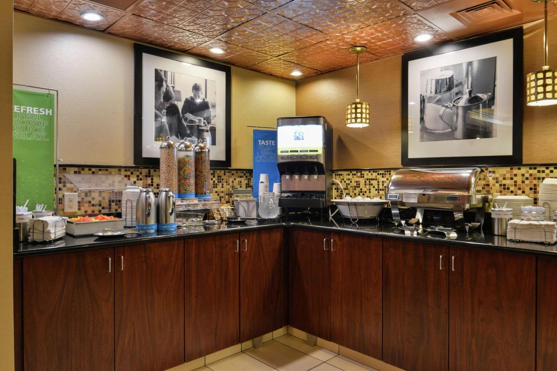 Hampton Inn South Hill photo 16
