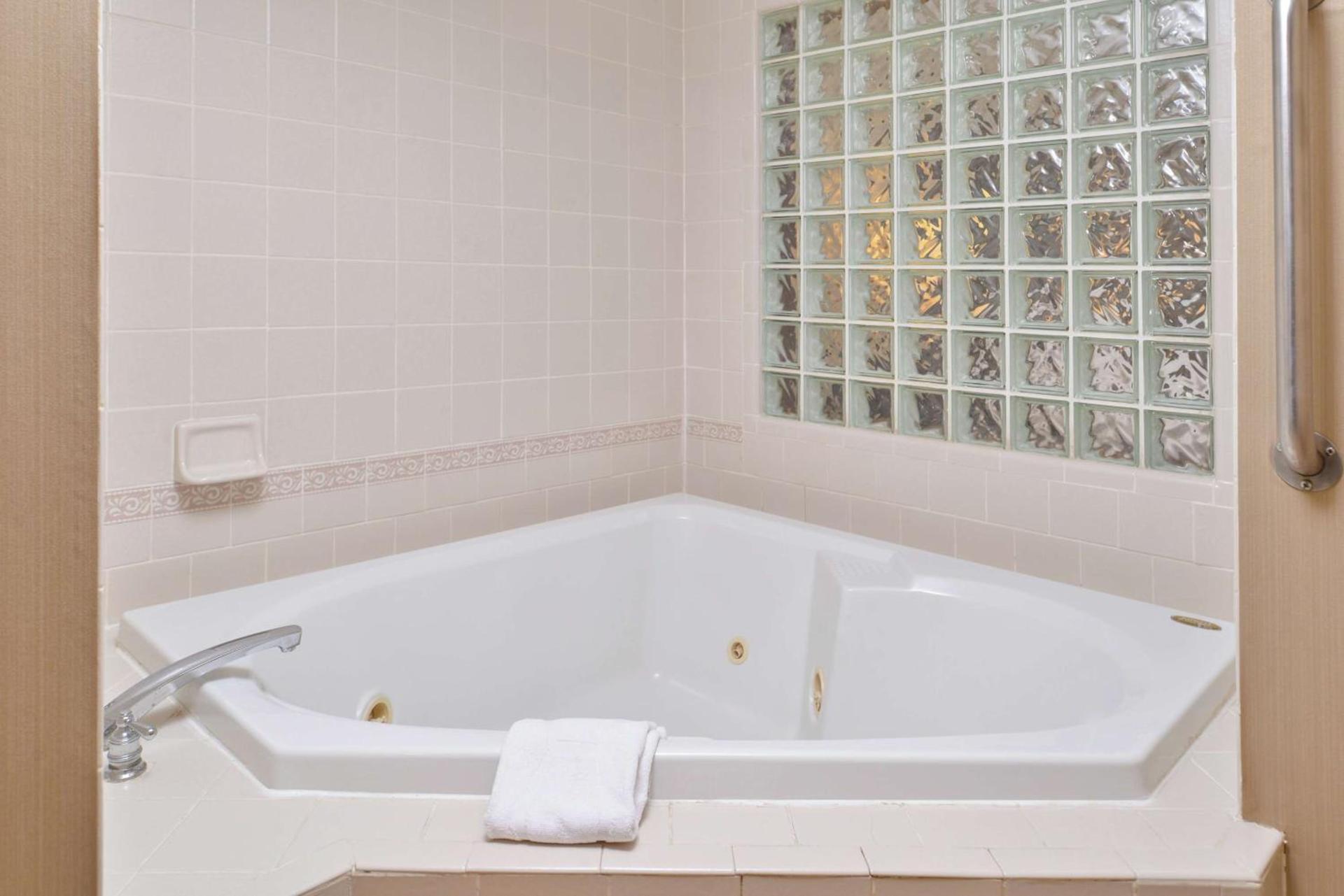 Hampton Inn South Hill photo 23