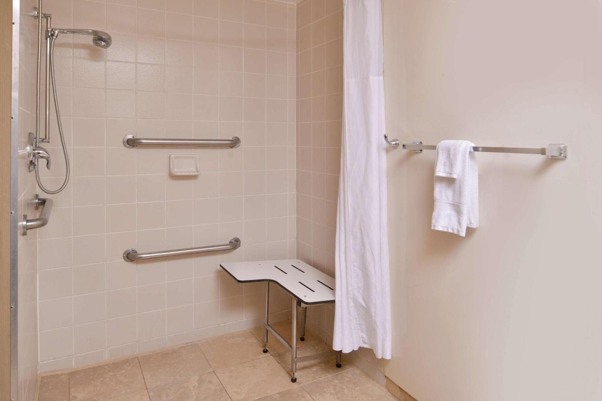 Hampton Inn South Hill photo 27