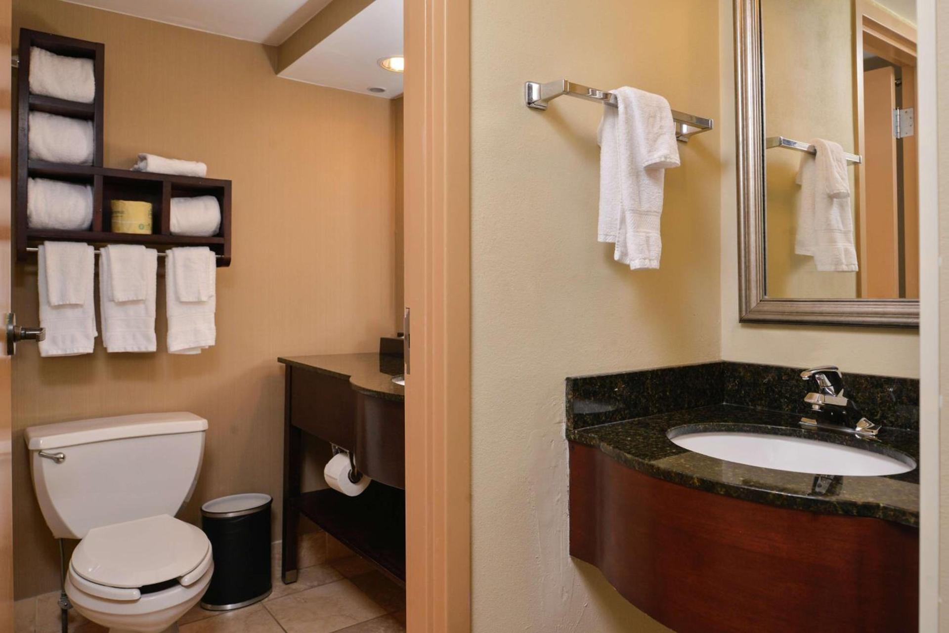 Hampton Inn South Hill photo 30