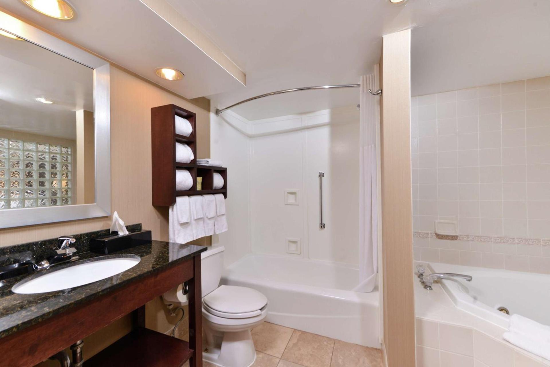Hampton Inn South Hill photo 35