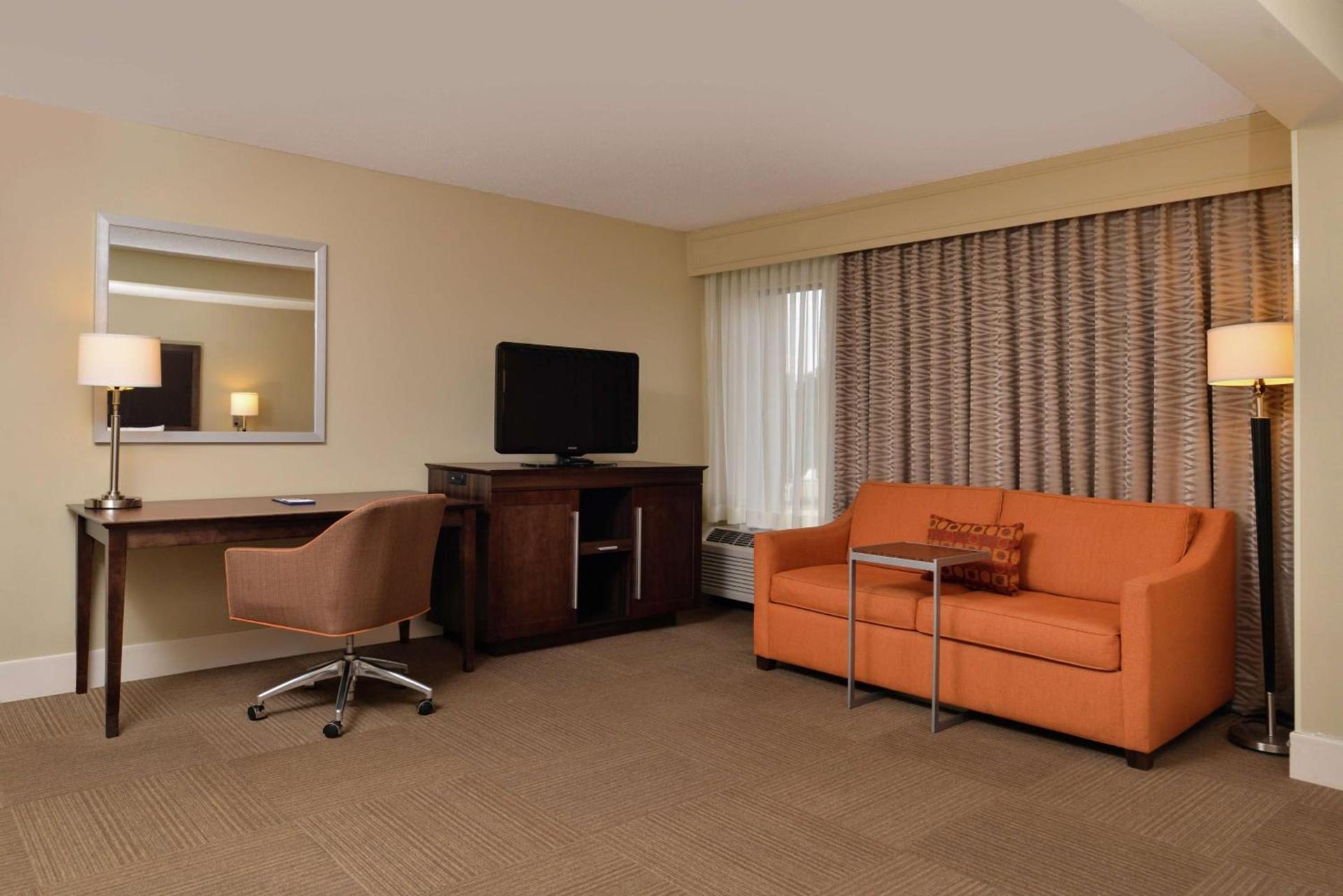 Hampton Inn South Hill photo 41