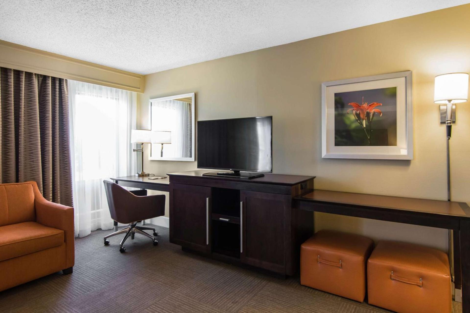 Hampton Inn South Hill photo 44