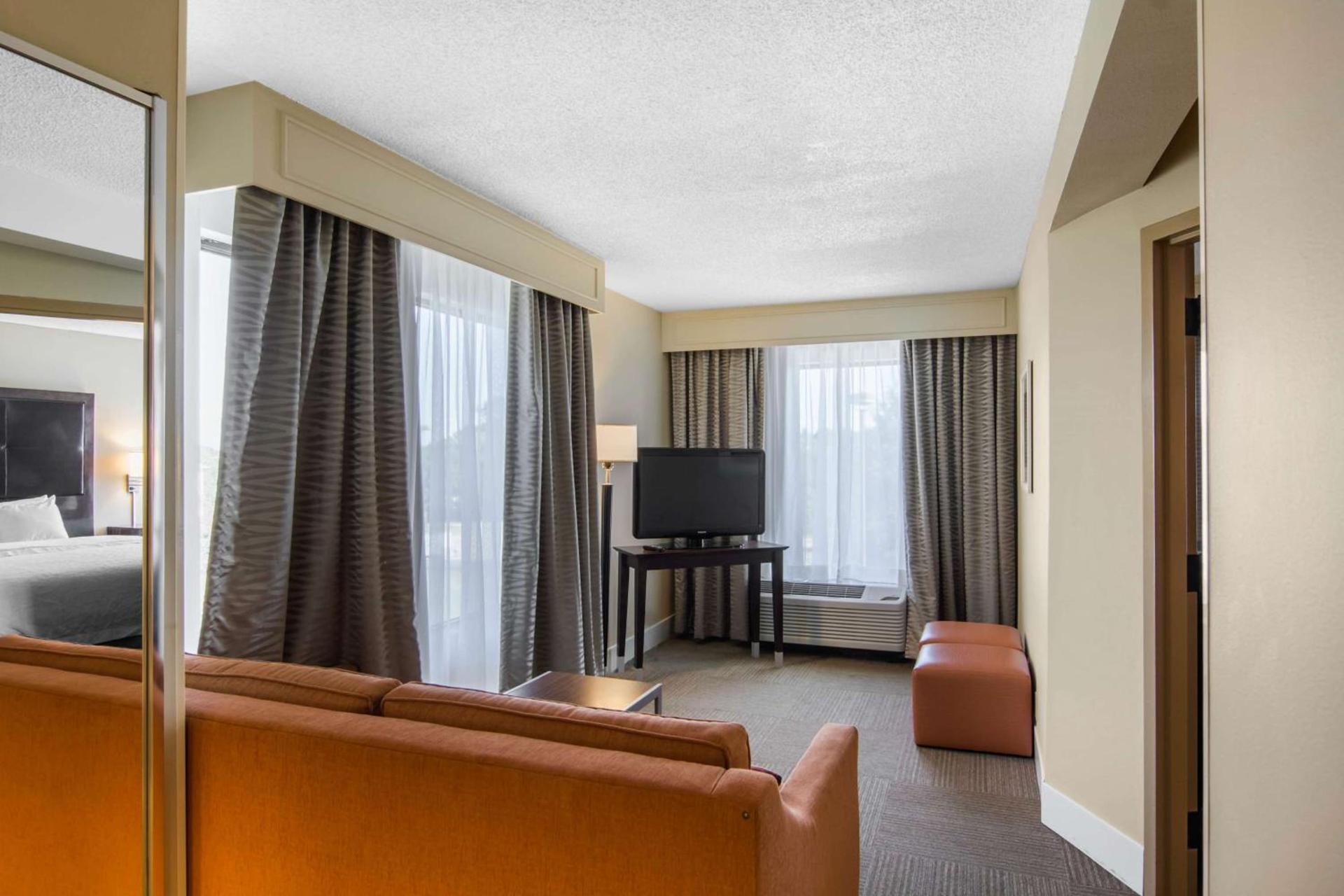 Hampton Inn South Hill photo 45