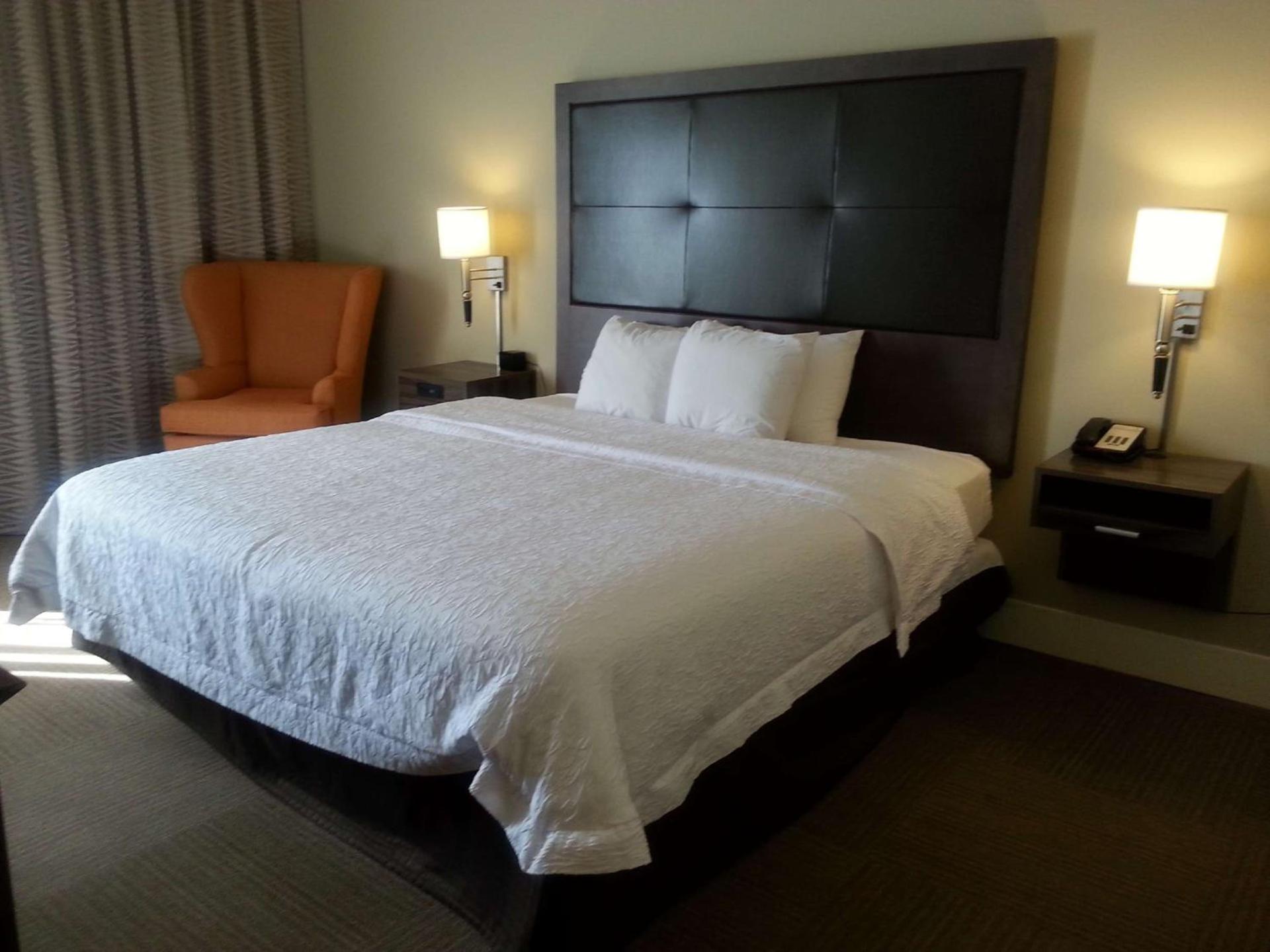 Hampton Inn South Hill photo 48
