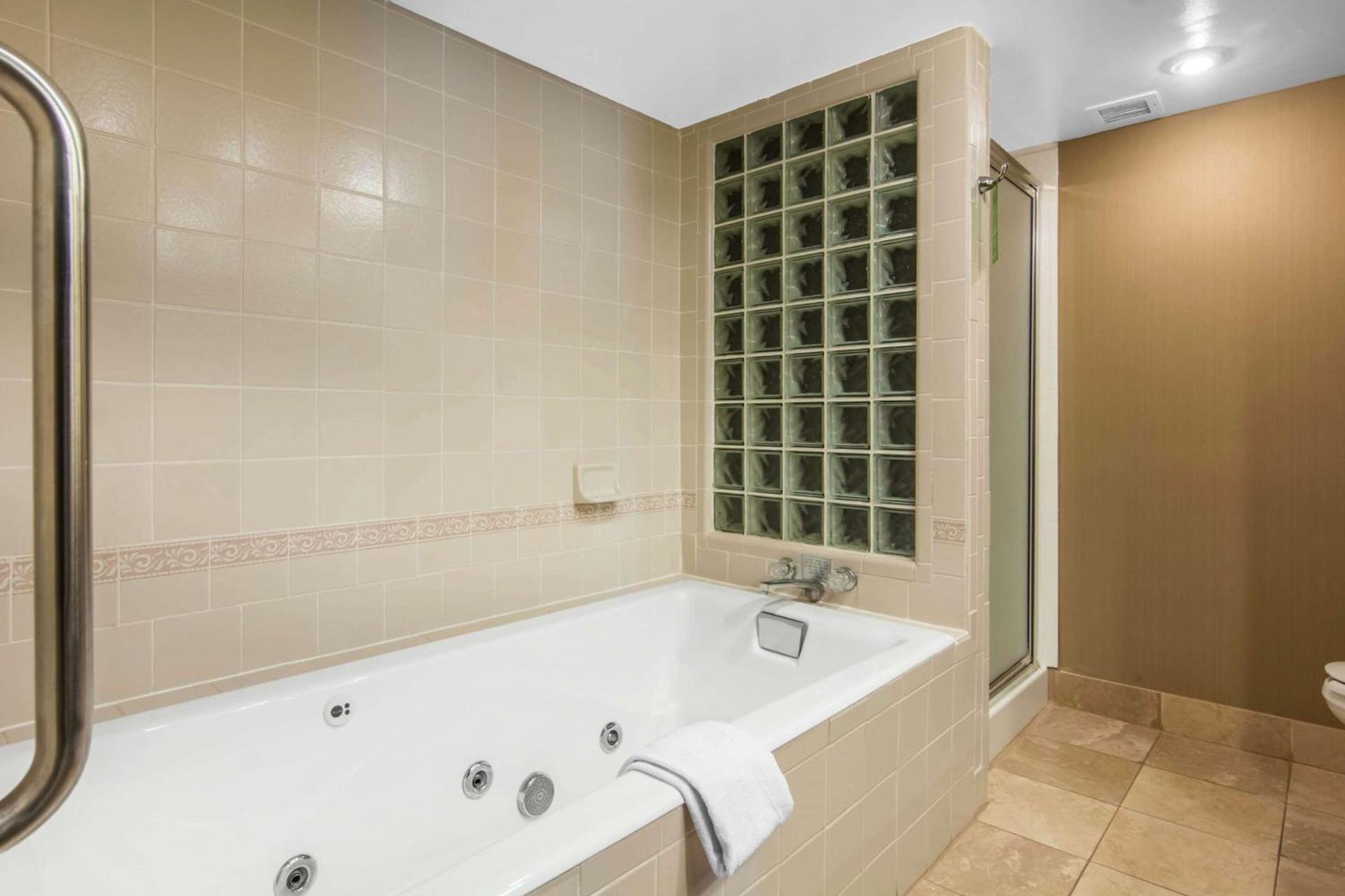Hampton Inn South Hill photo 50