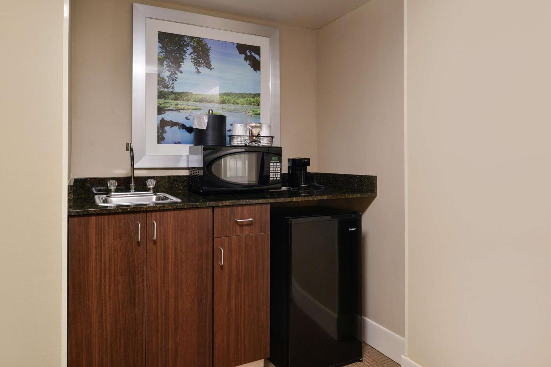 Hampton Inn South Hill photo 52