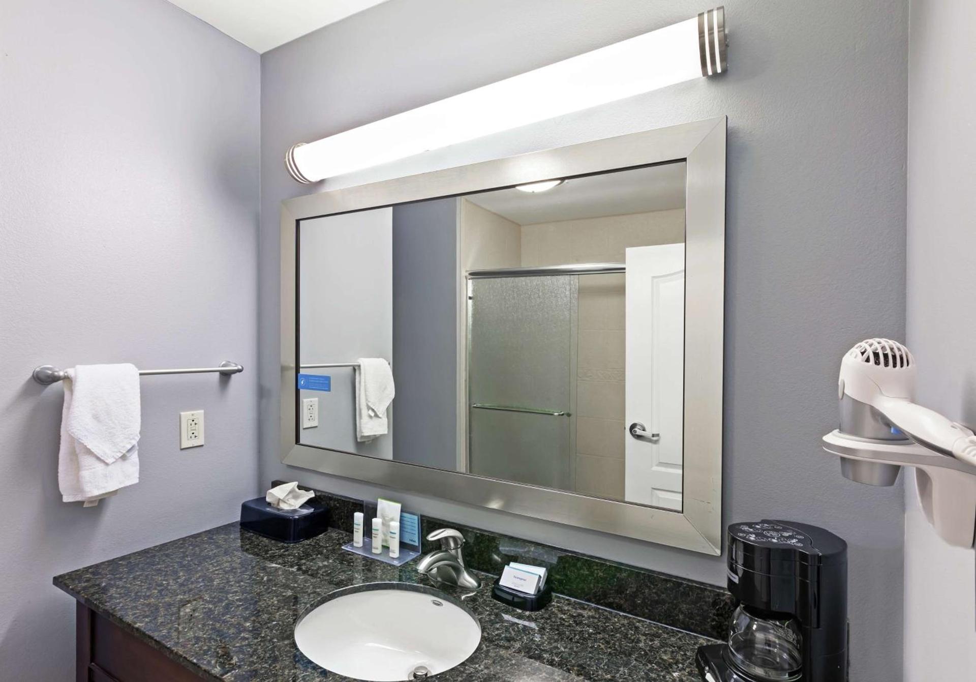 Hampton Inn & Suites Shreveport/Bossier City at Airline Drive photo 21