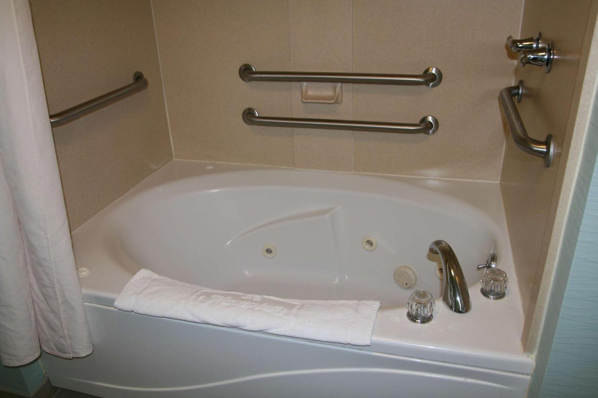 Hampton Inn Shreveport-Airport photo 29