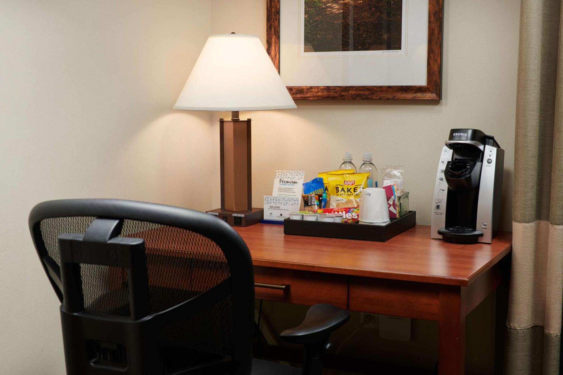 Hampton Inn and Suites Salem photo 7