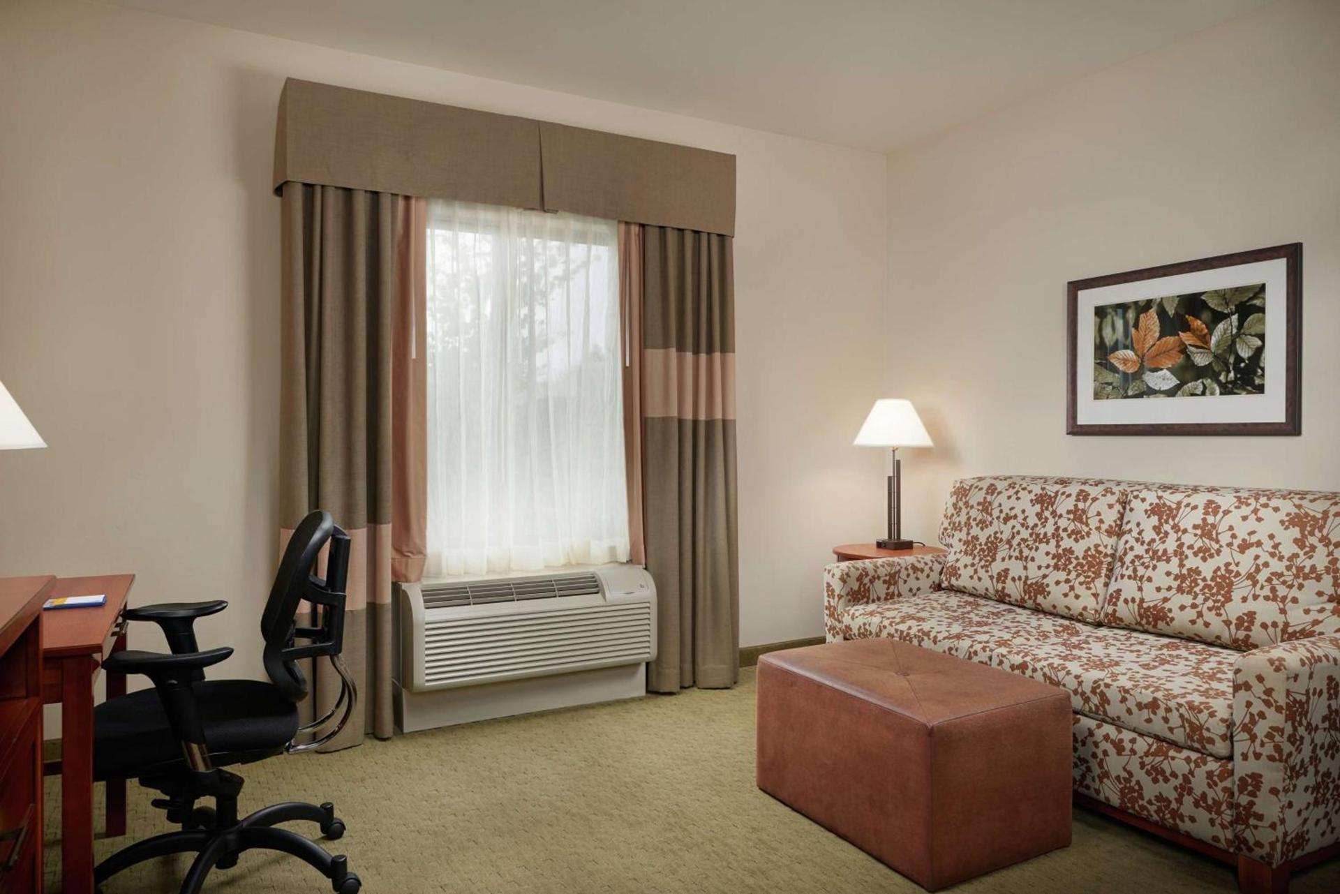 Hampton Inn and Suites Salem photo 11