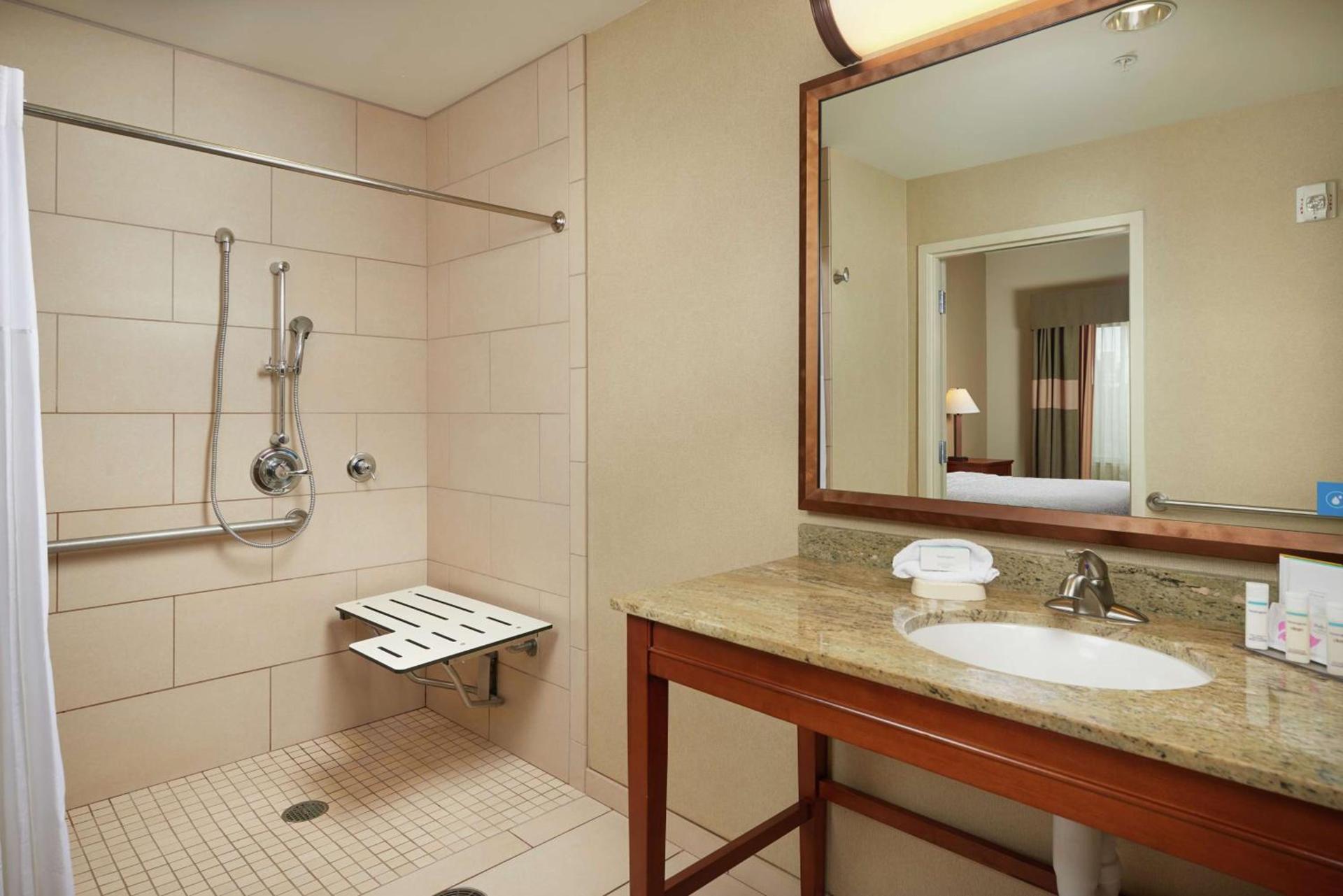 Hampton Inn and Suites Salem photo 12