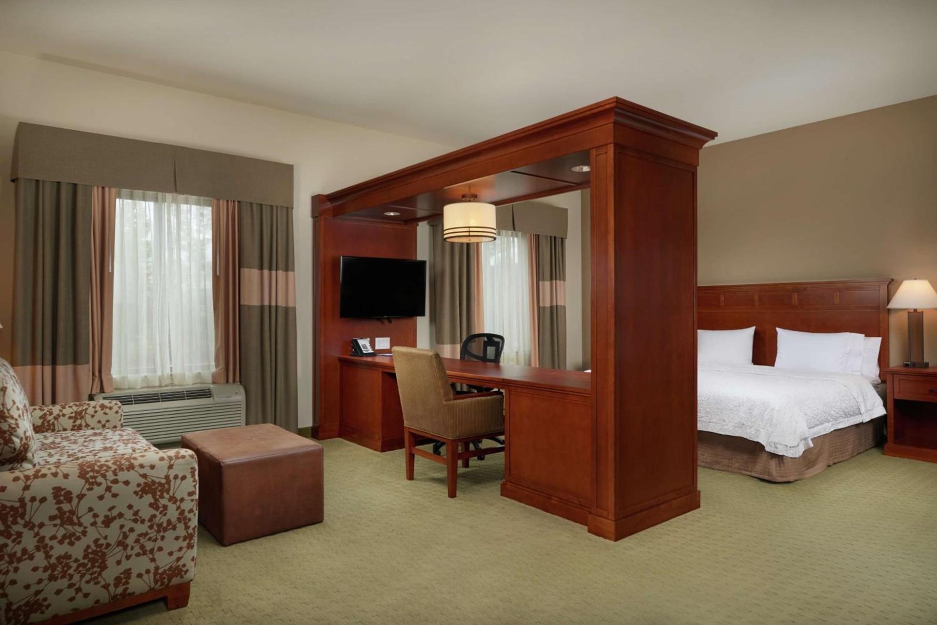 Hampton Inn and Suites Salem photo 15