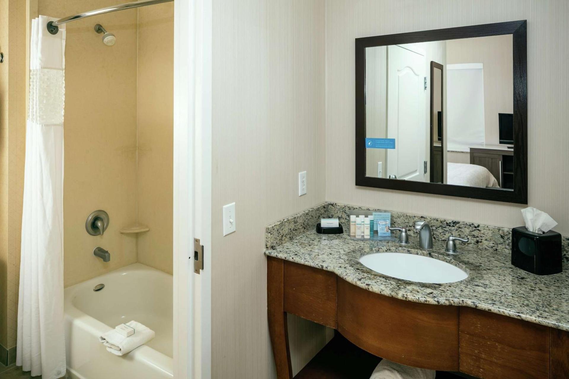 Hampton Inn & Suites Arroyo Grande photo 11