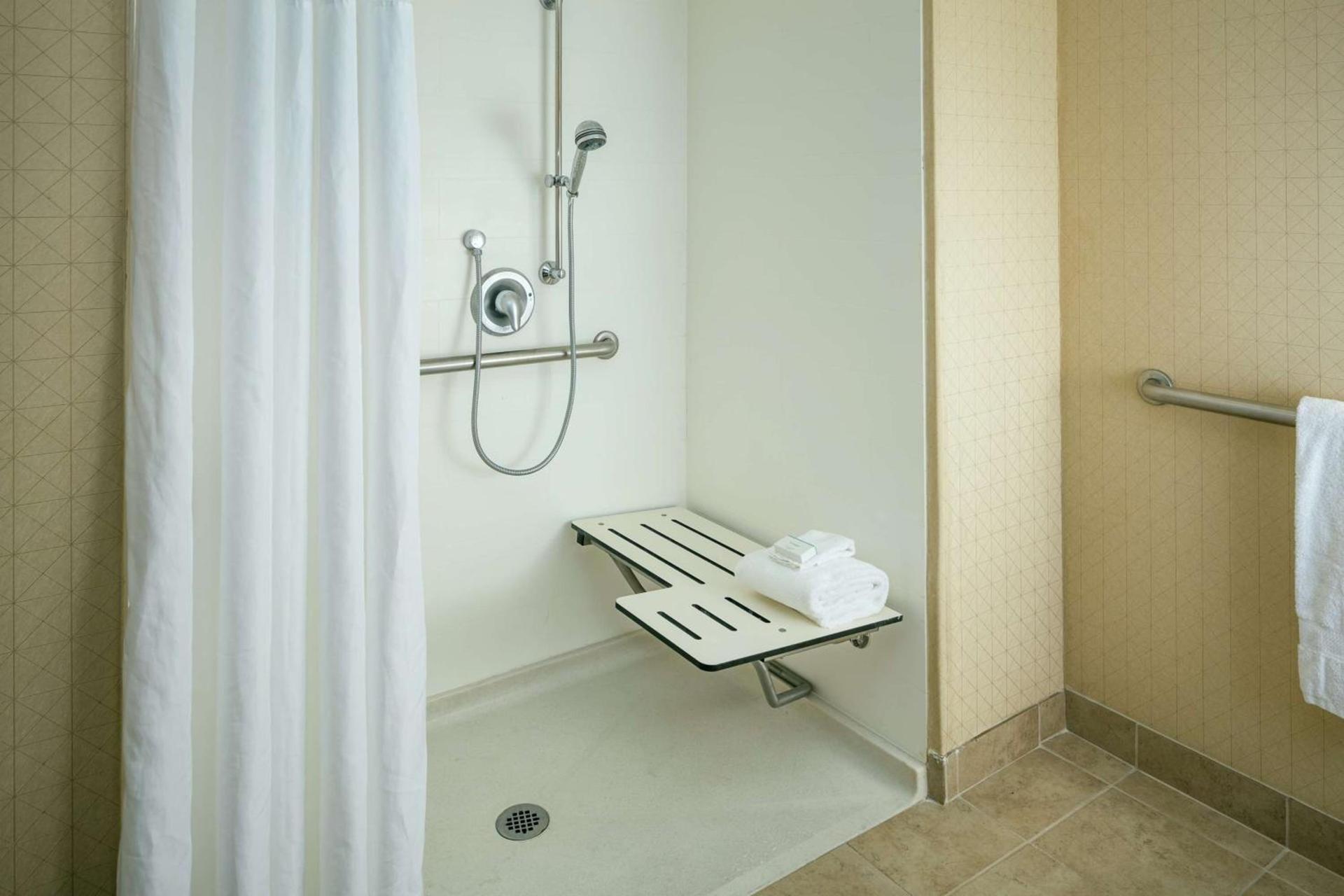 Hampton Inn & Suites Arroyo Grande photo 15