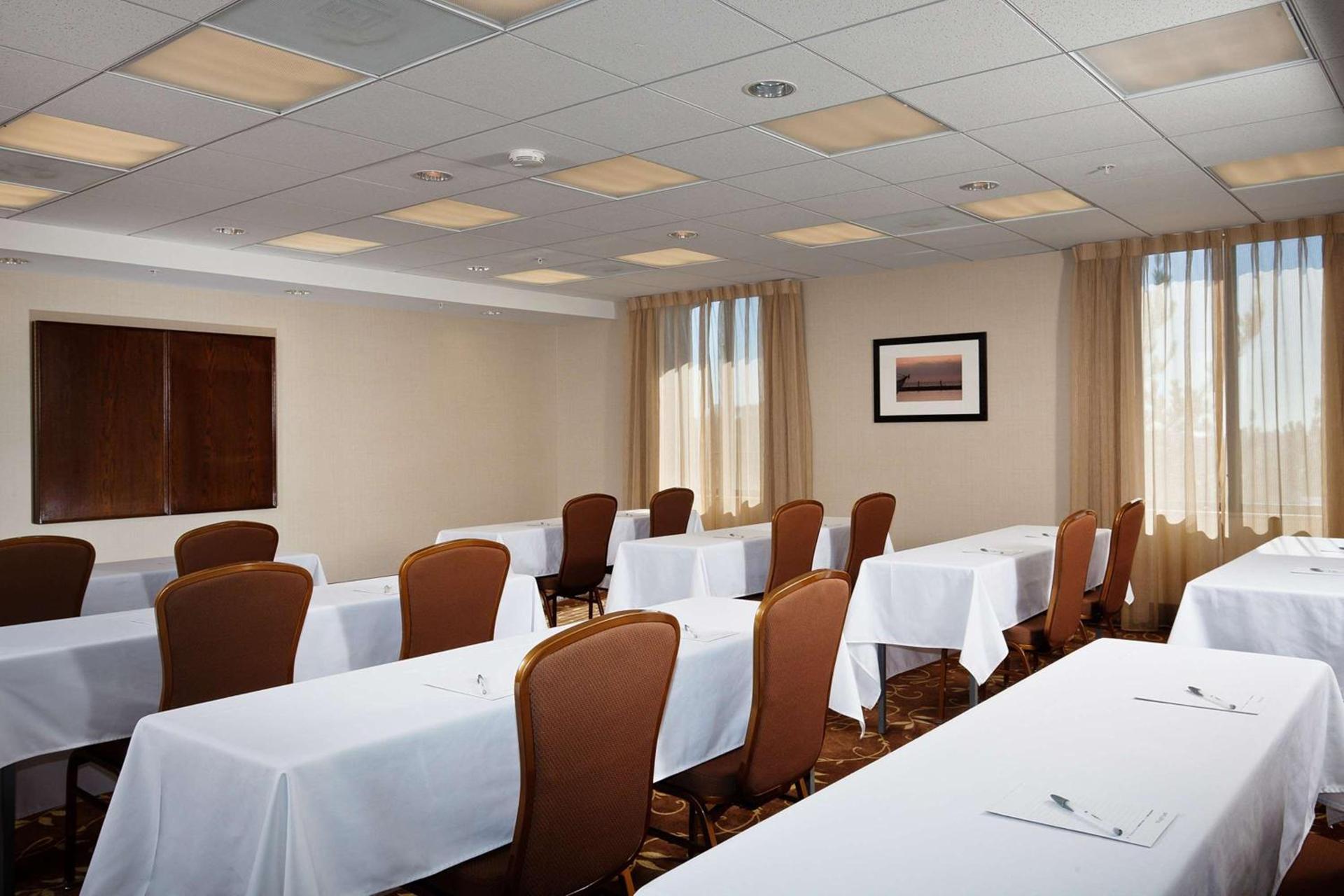 Hampton Inn & Suites Arroyo Grande photo 26