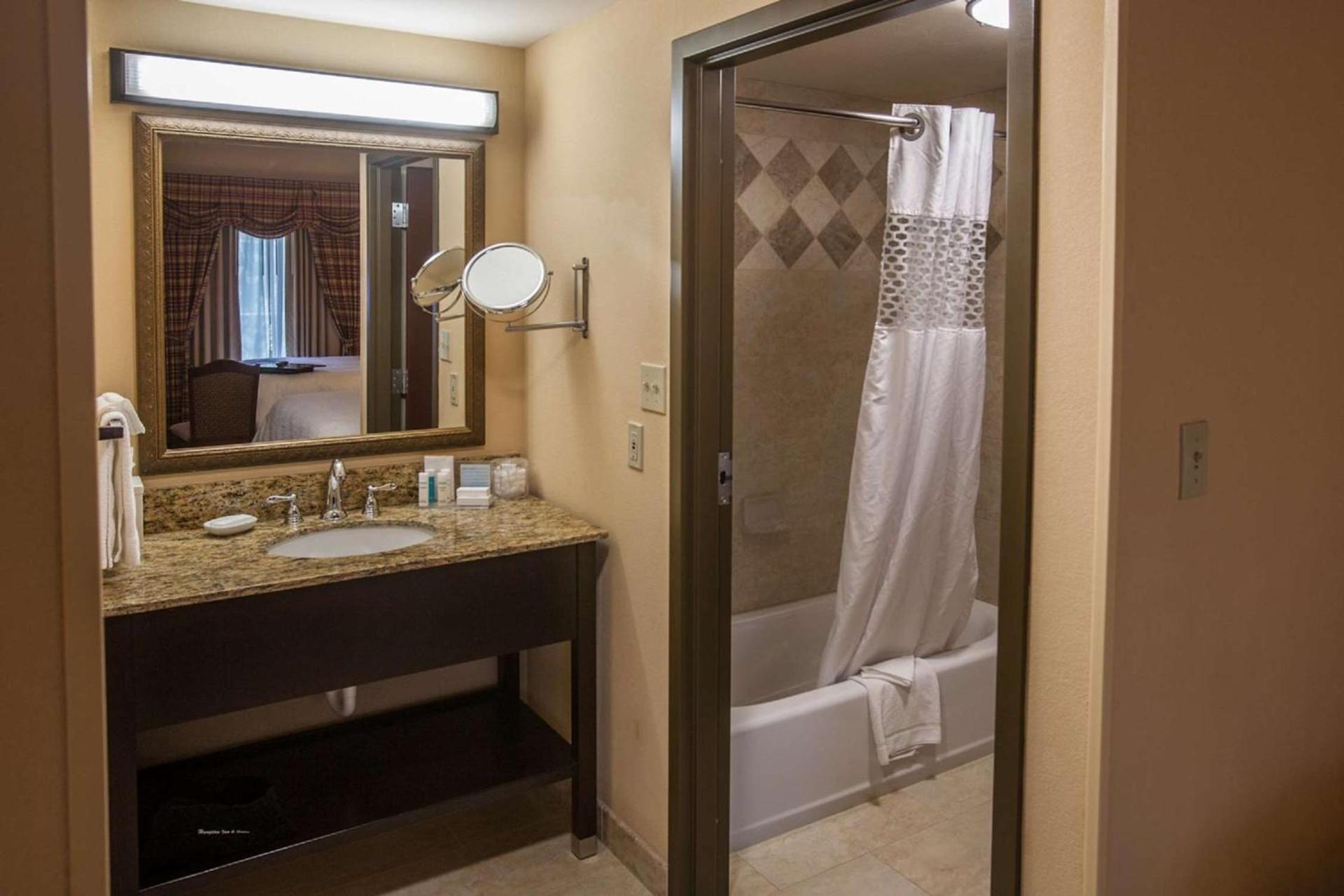 Hampton Inn & Suites Stillwater photo 46