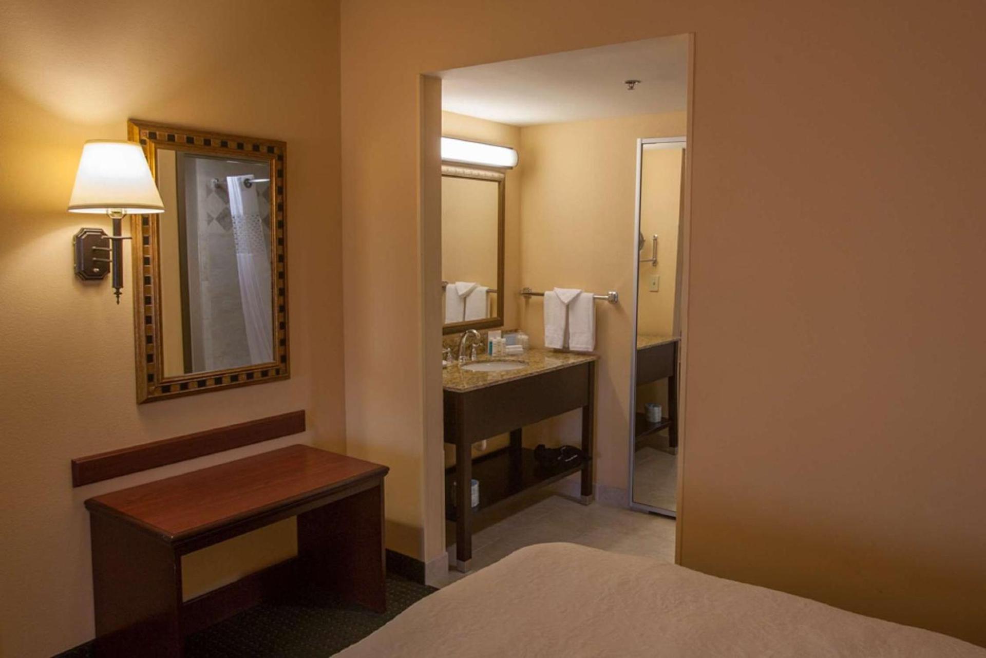 Hampton Inn & Suites Stillwater photo 53