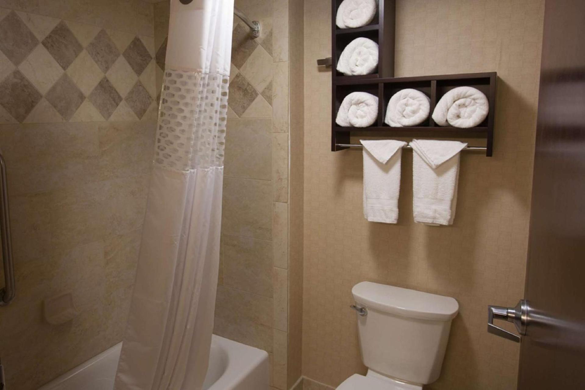 Hampton Inn & Suites Stillwater photo 52